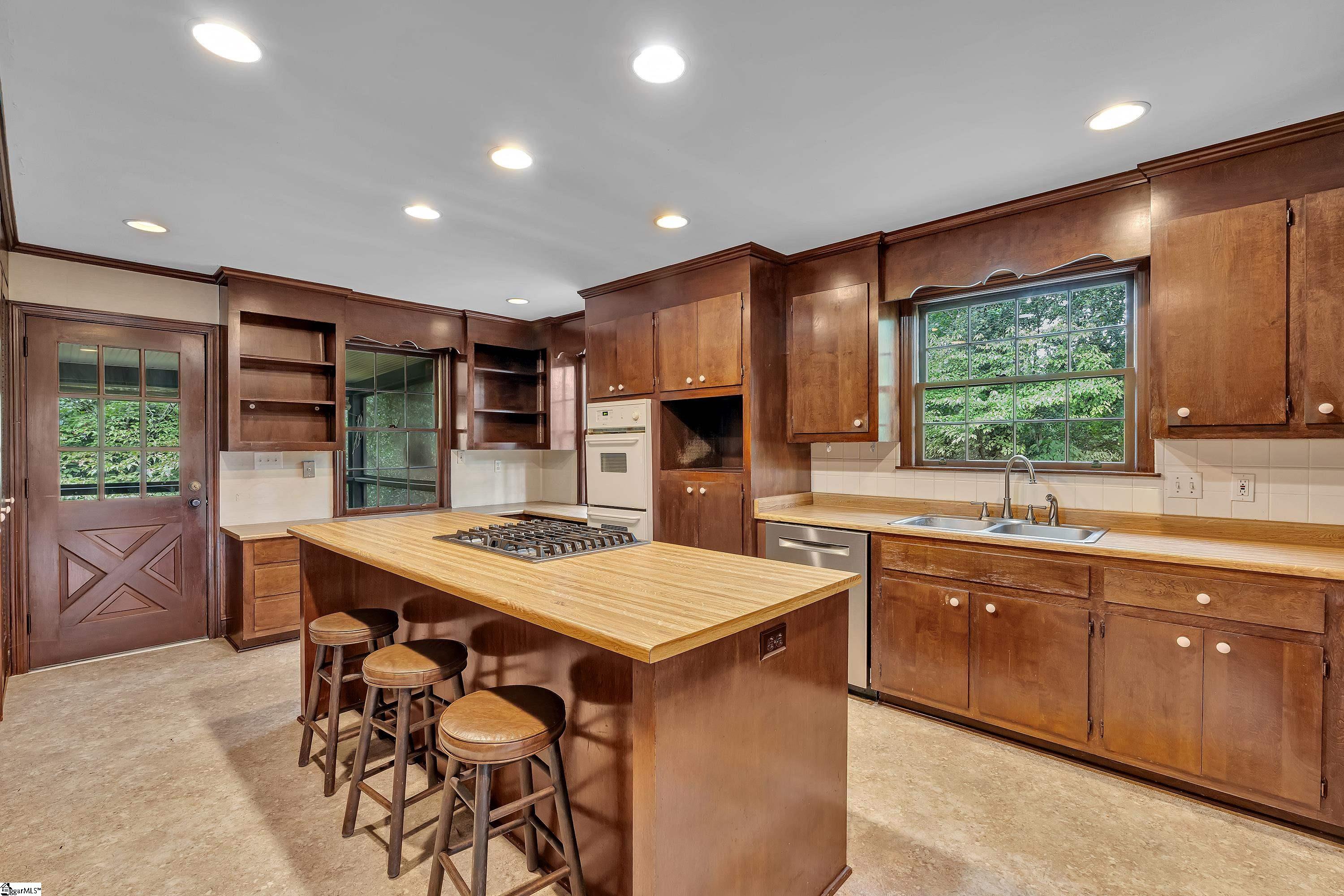 100 W Seven Oaks Drive