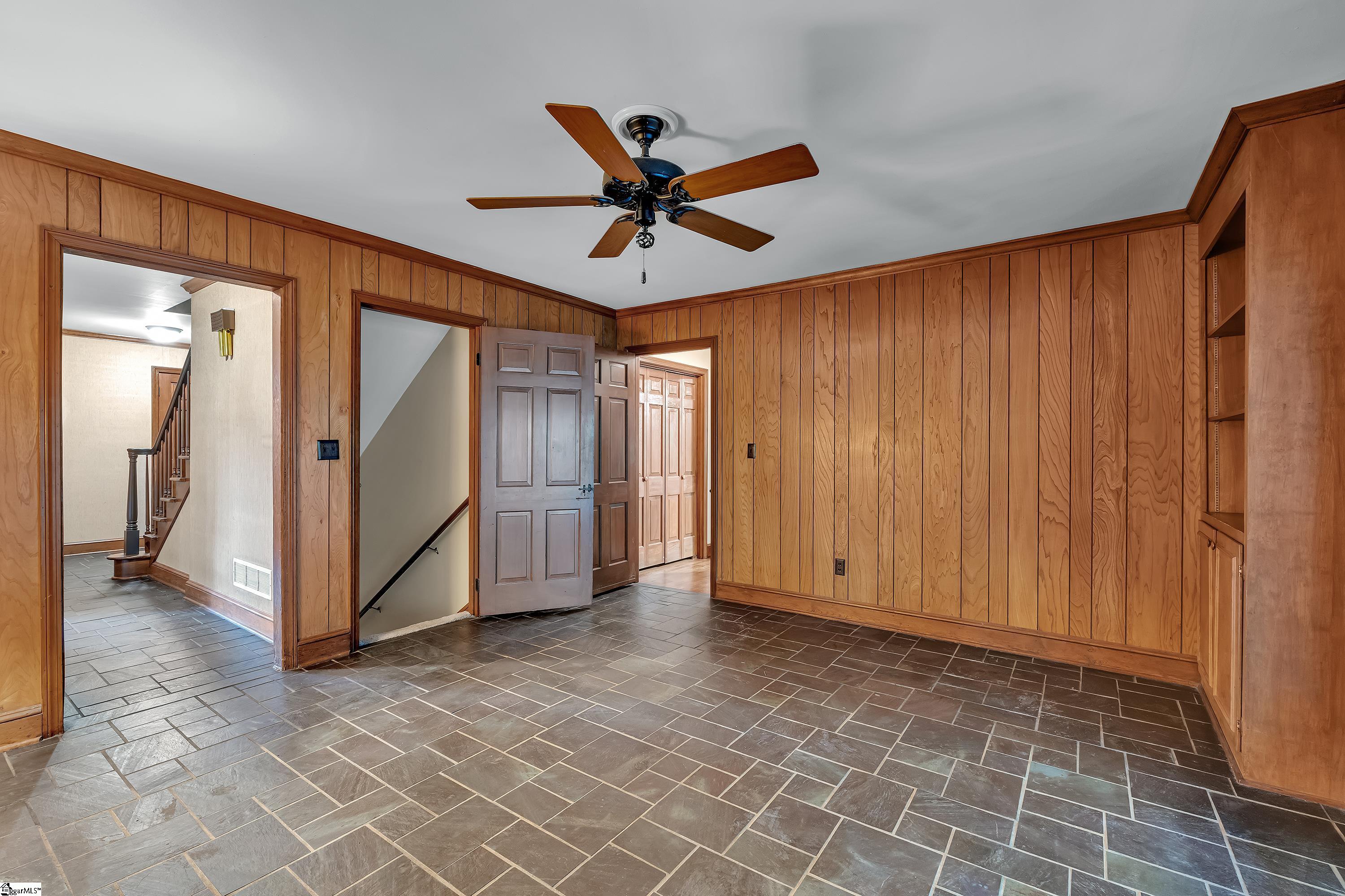 100 W Seven Oaks Drive