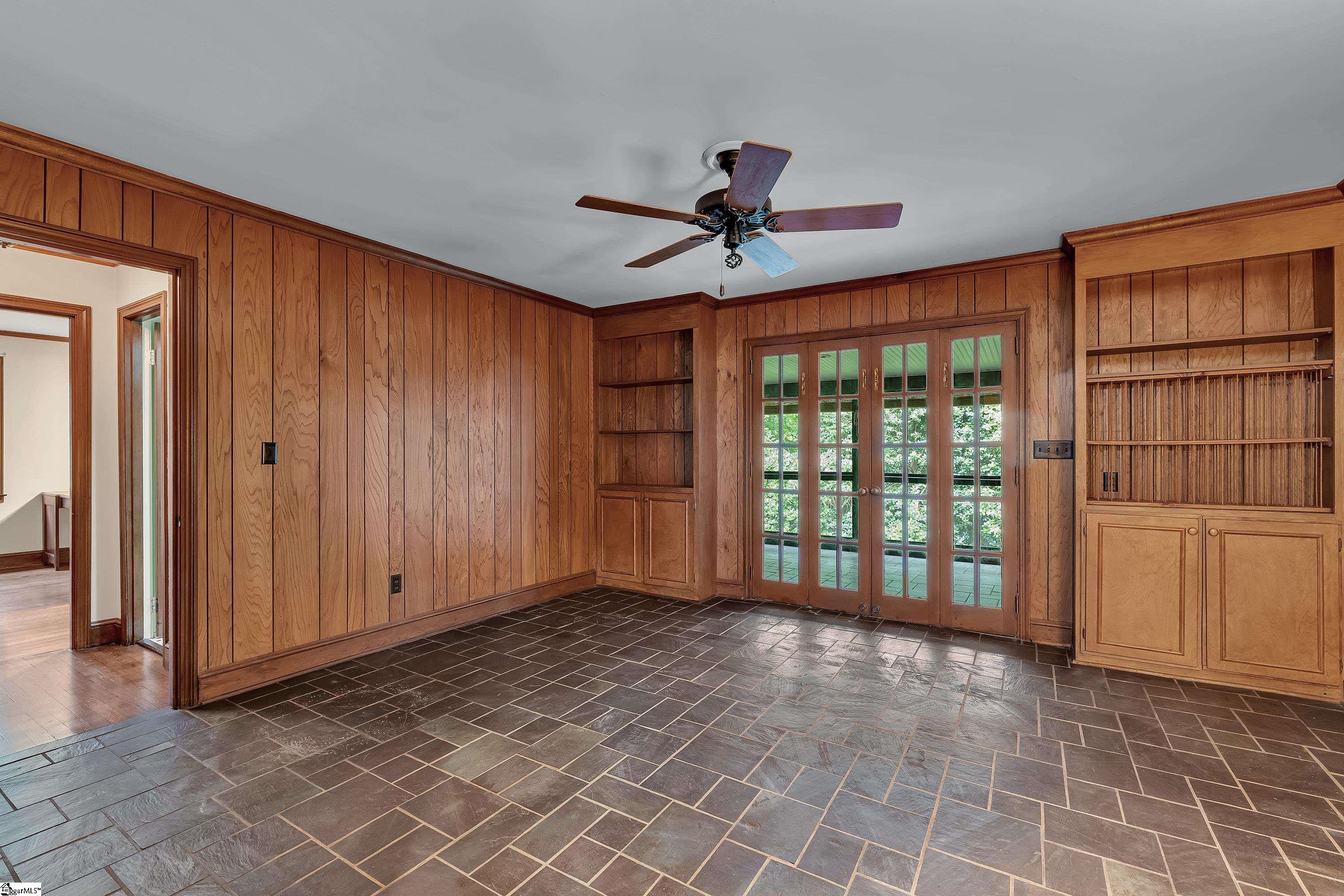 100 W Seven Oaks Drive