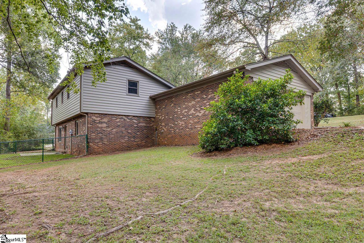 104 Stone Hedge Court