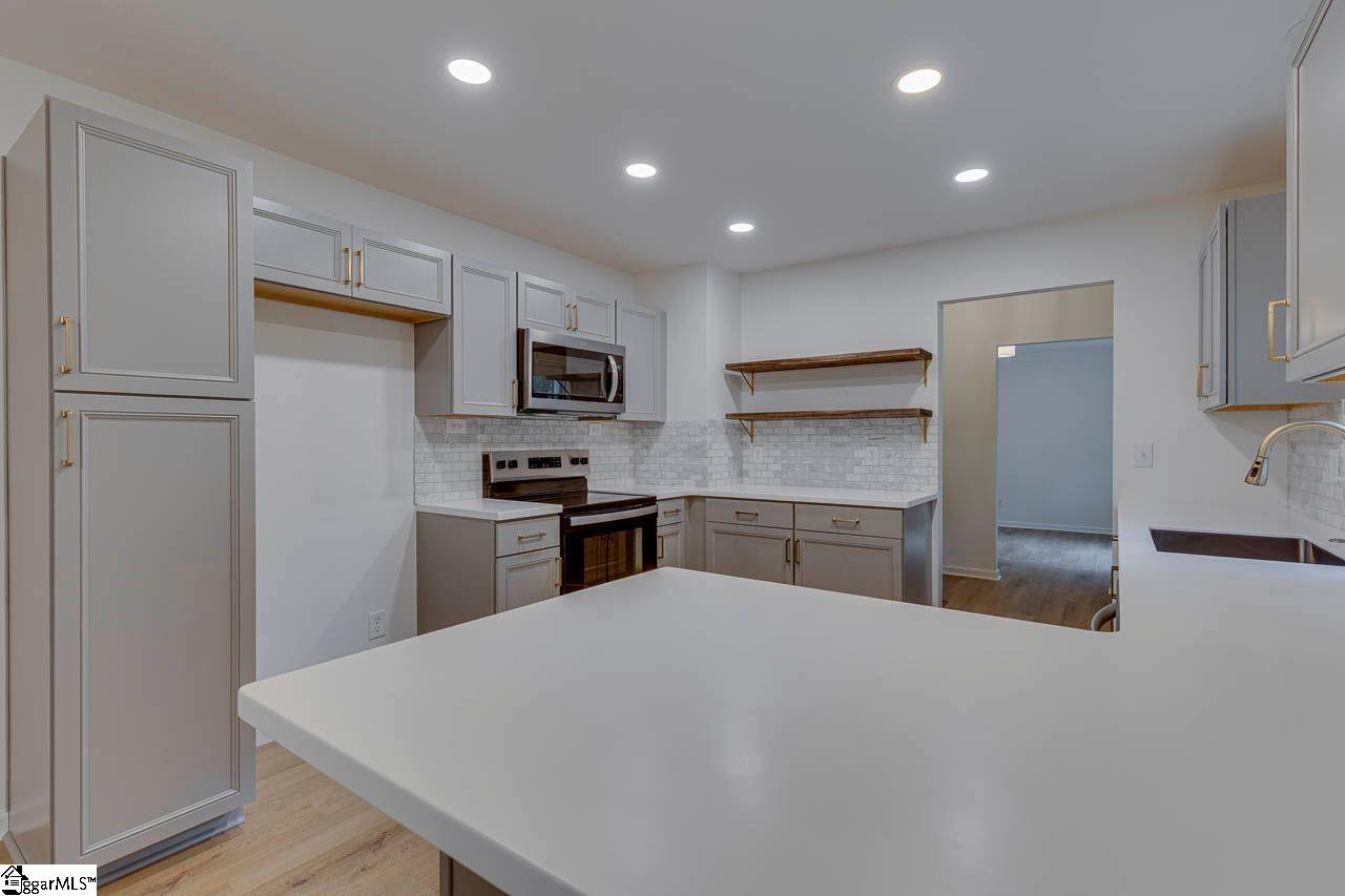 104 Stone Hedge Court