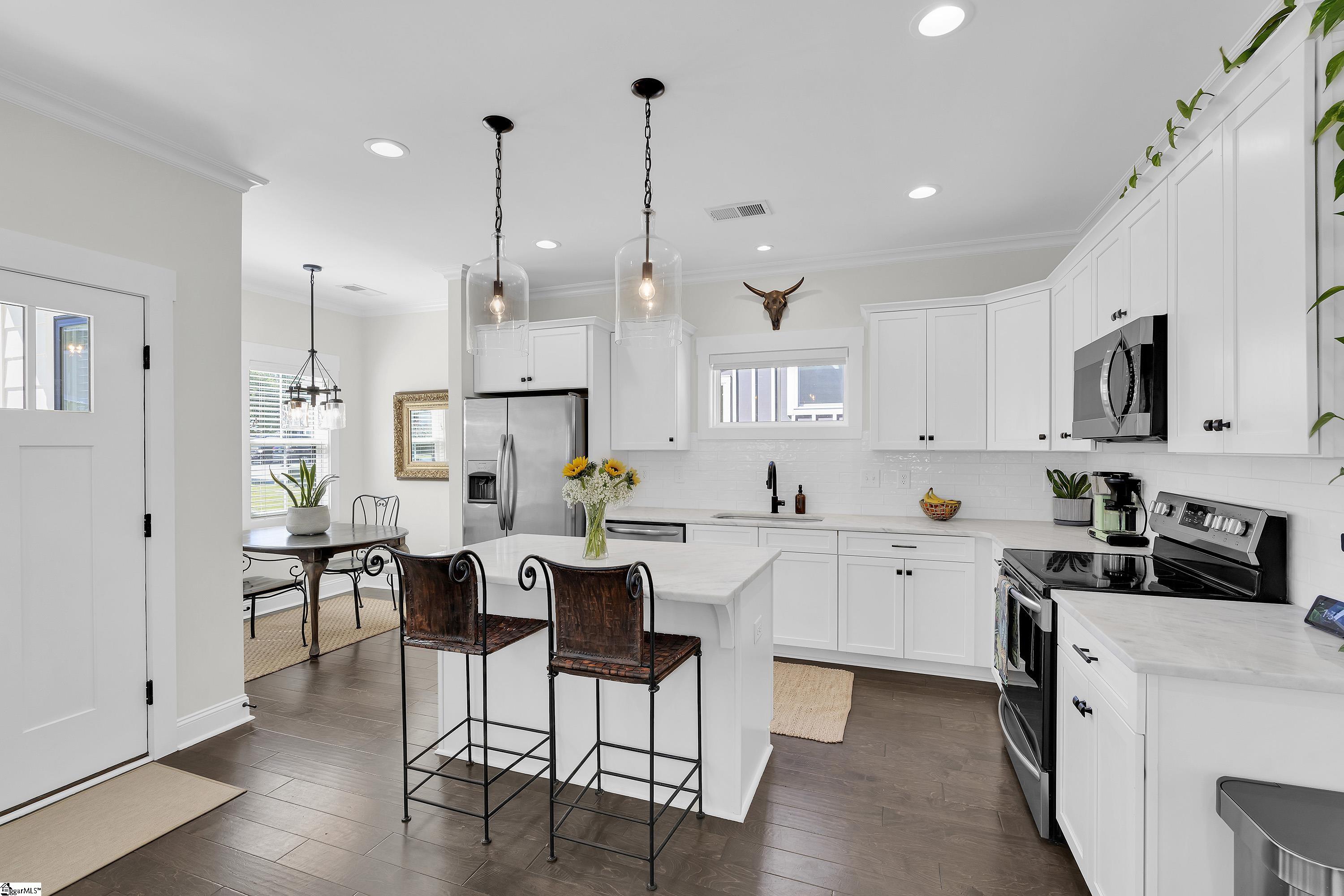 16 Ridge Knoll Circle