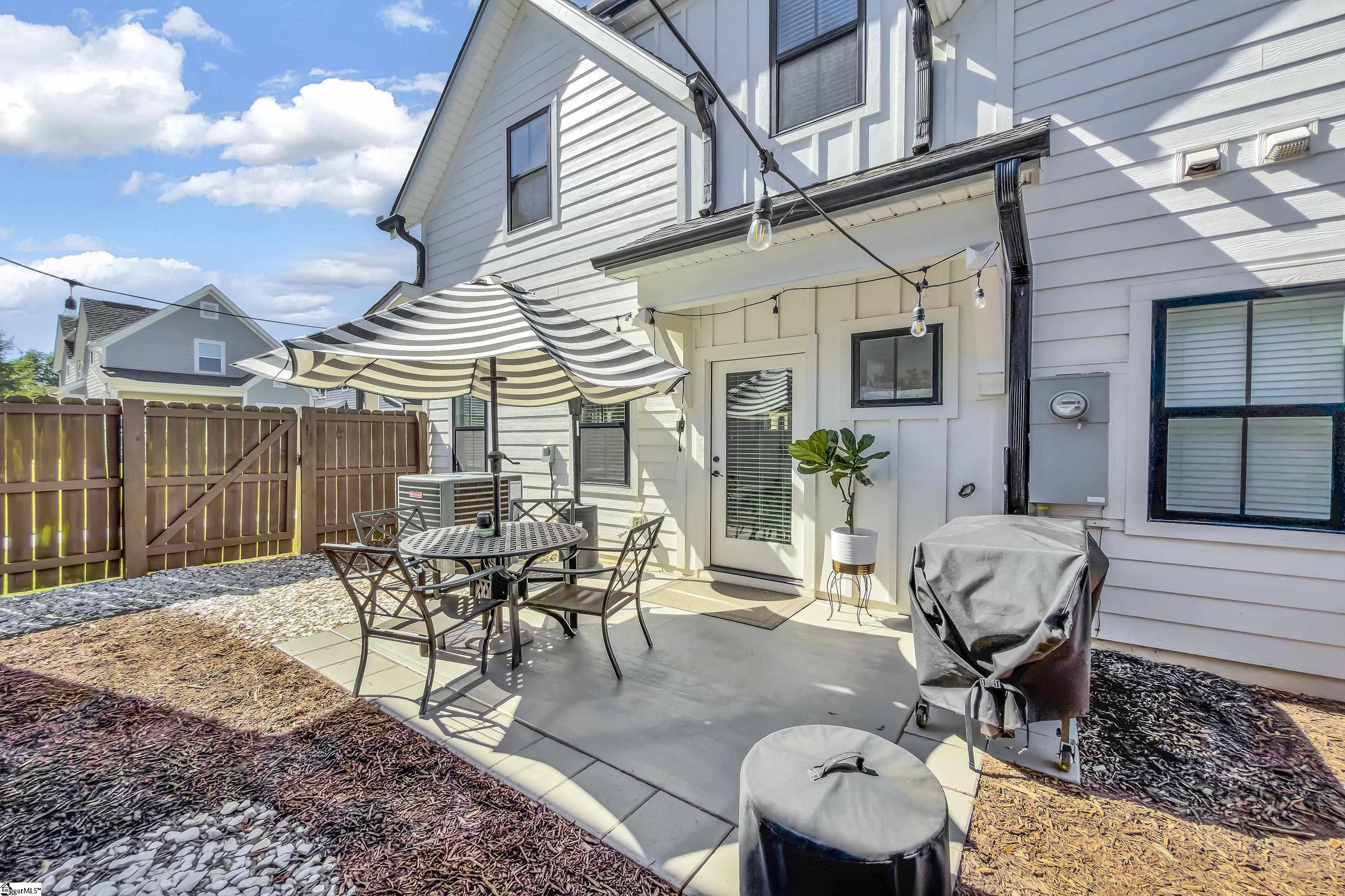 16 Ridge Knoll Circle