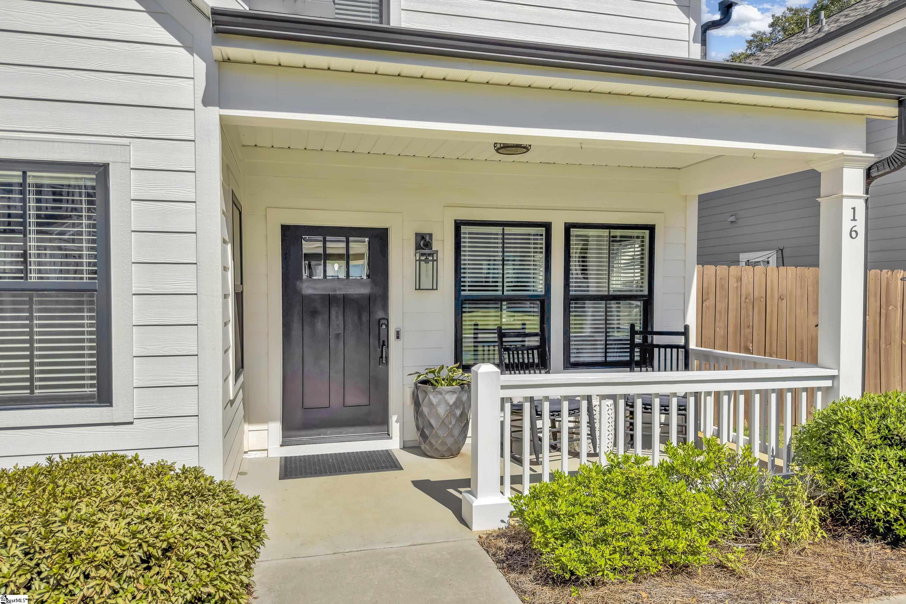 16 Ridge Knoll Circle