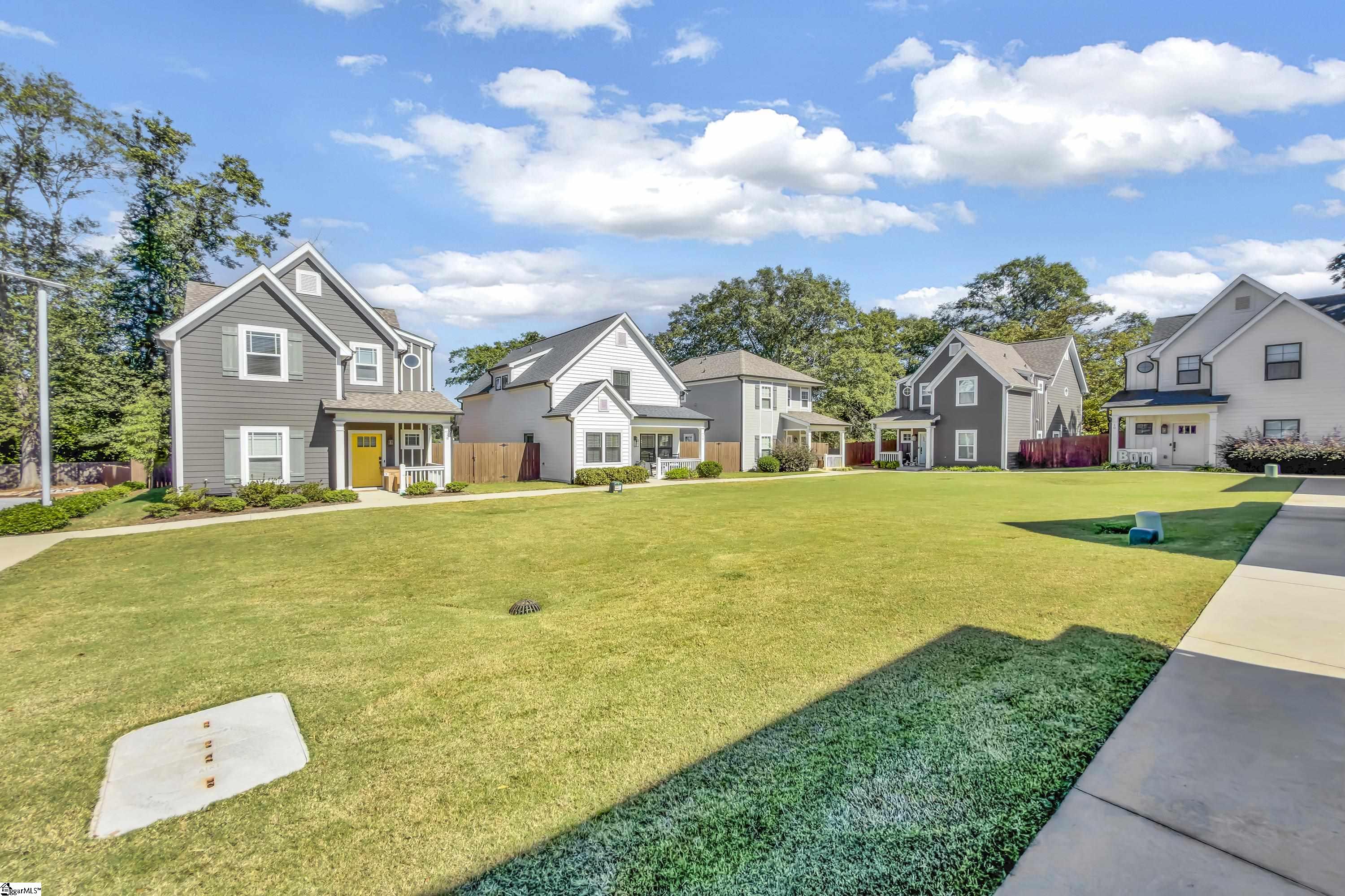 16 Ridge Knoll Circle