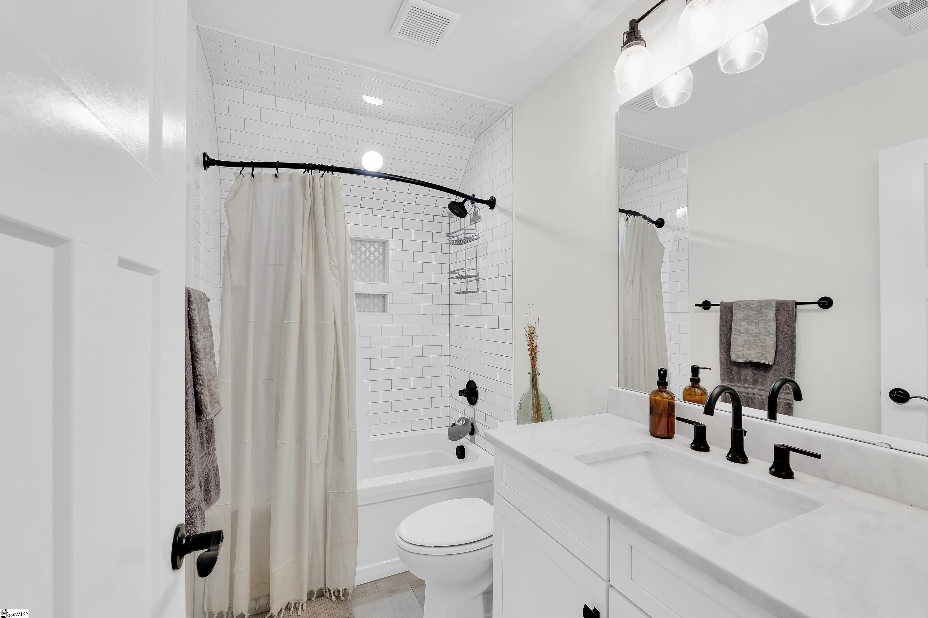 16 Ridge Knoll Circle