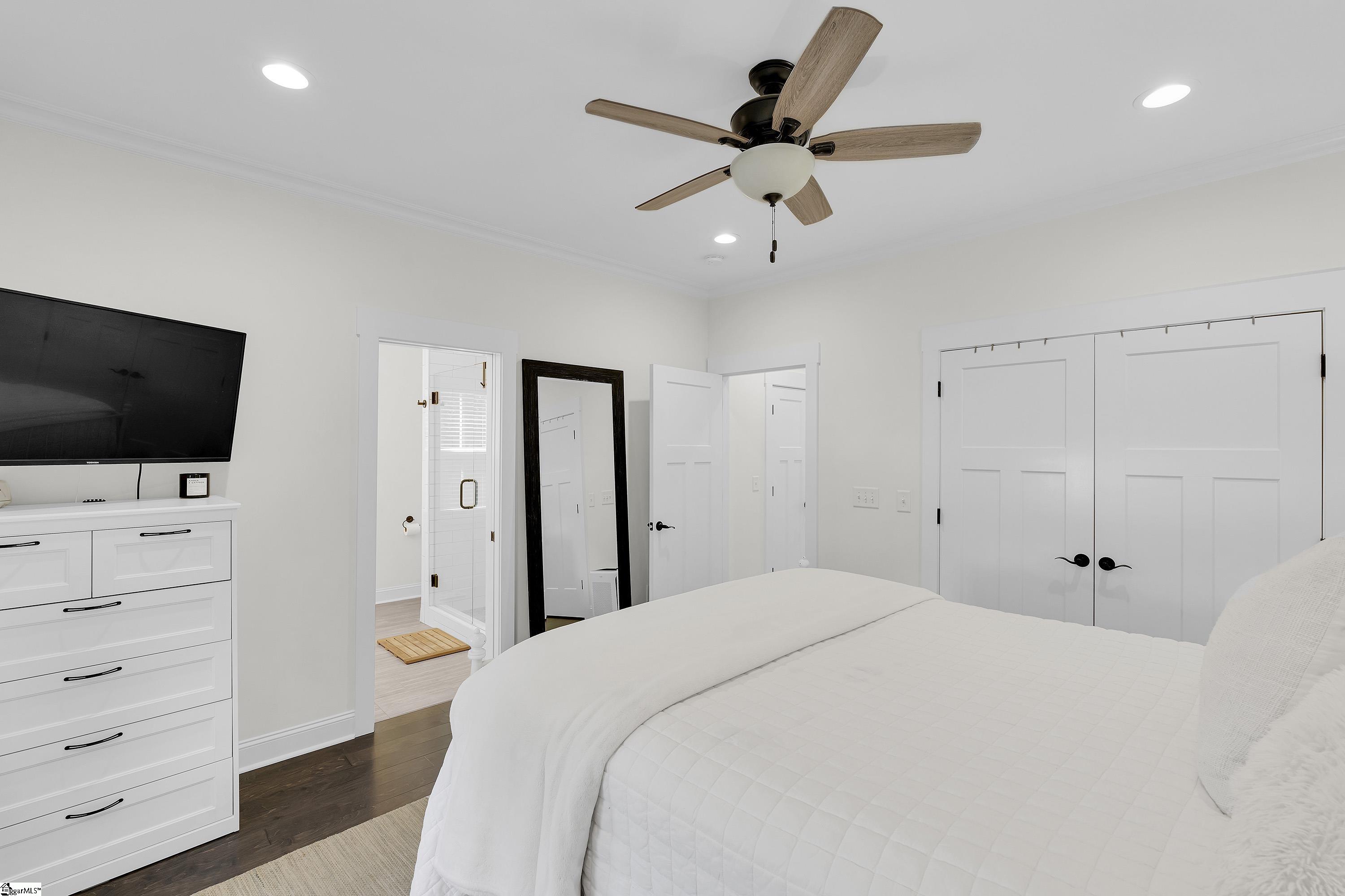 16 Ridge Knoll Circle