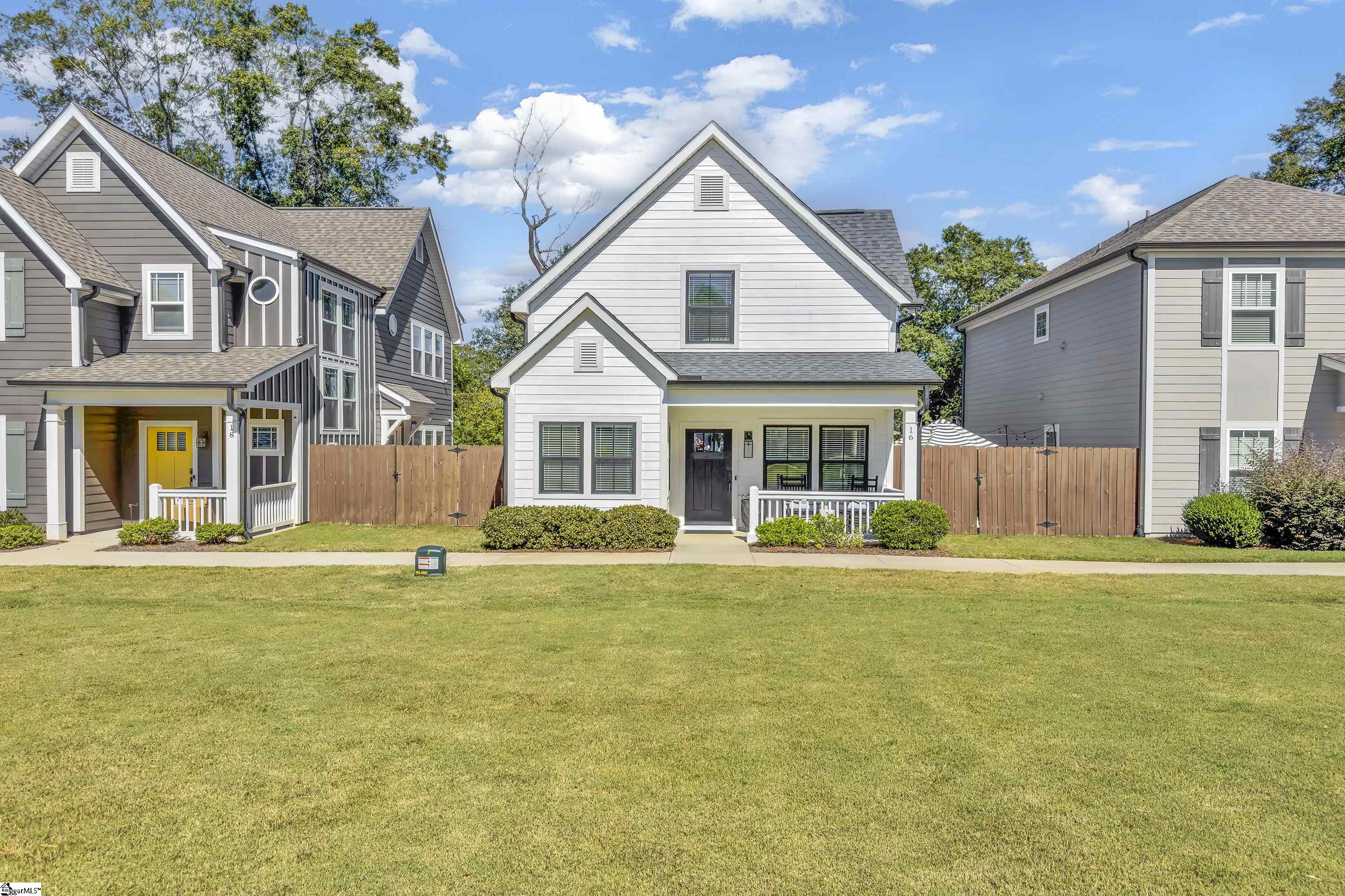 16 Ridge Knoll Circle