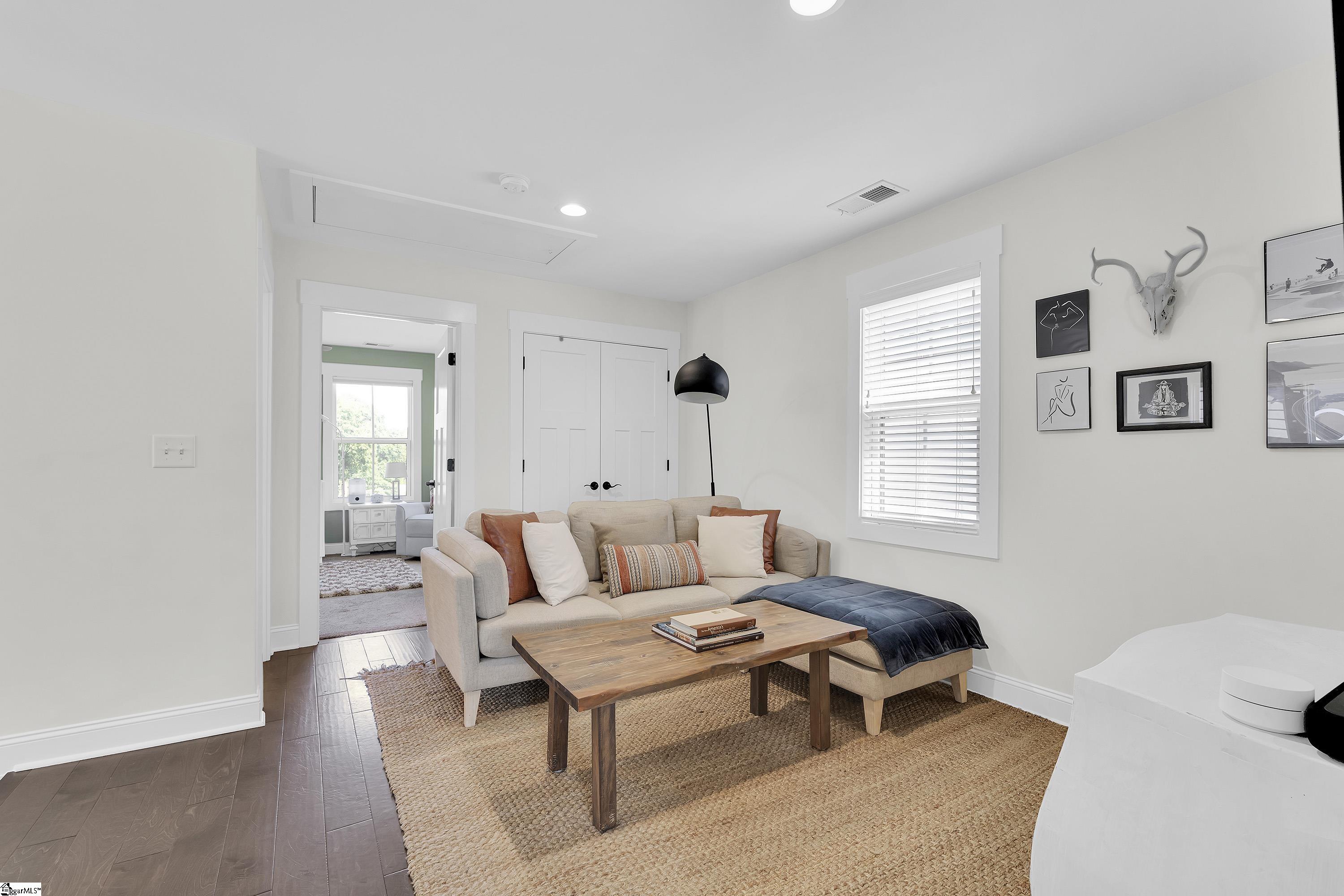 16 Ridge Knoll Circle