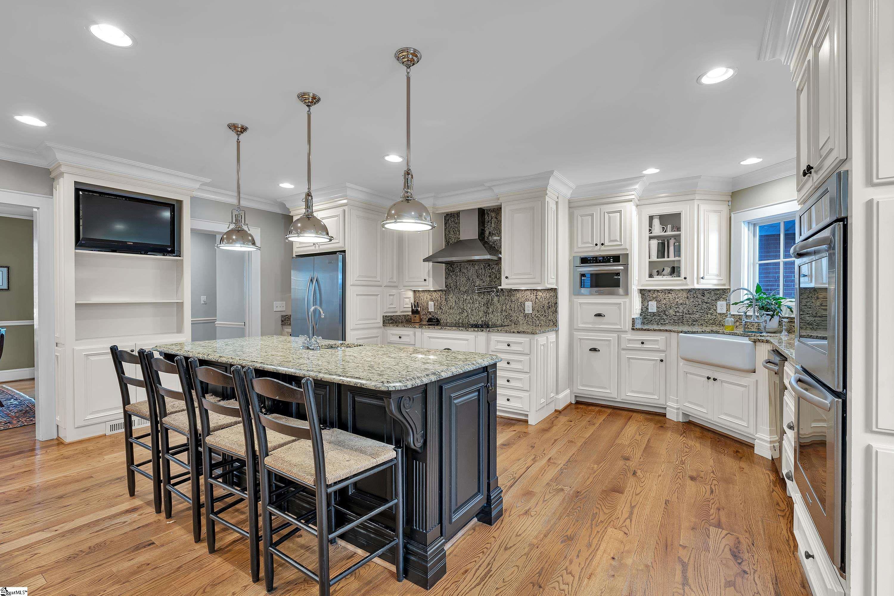 46 W Hillcrest Drive