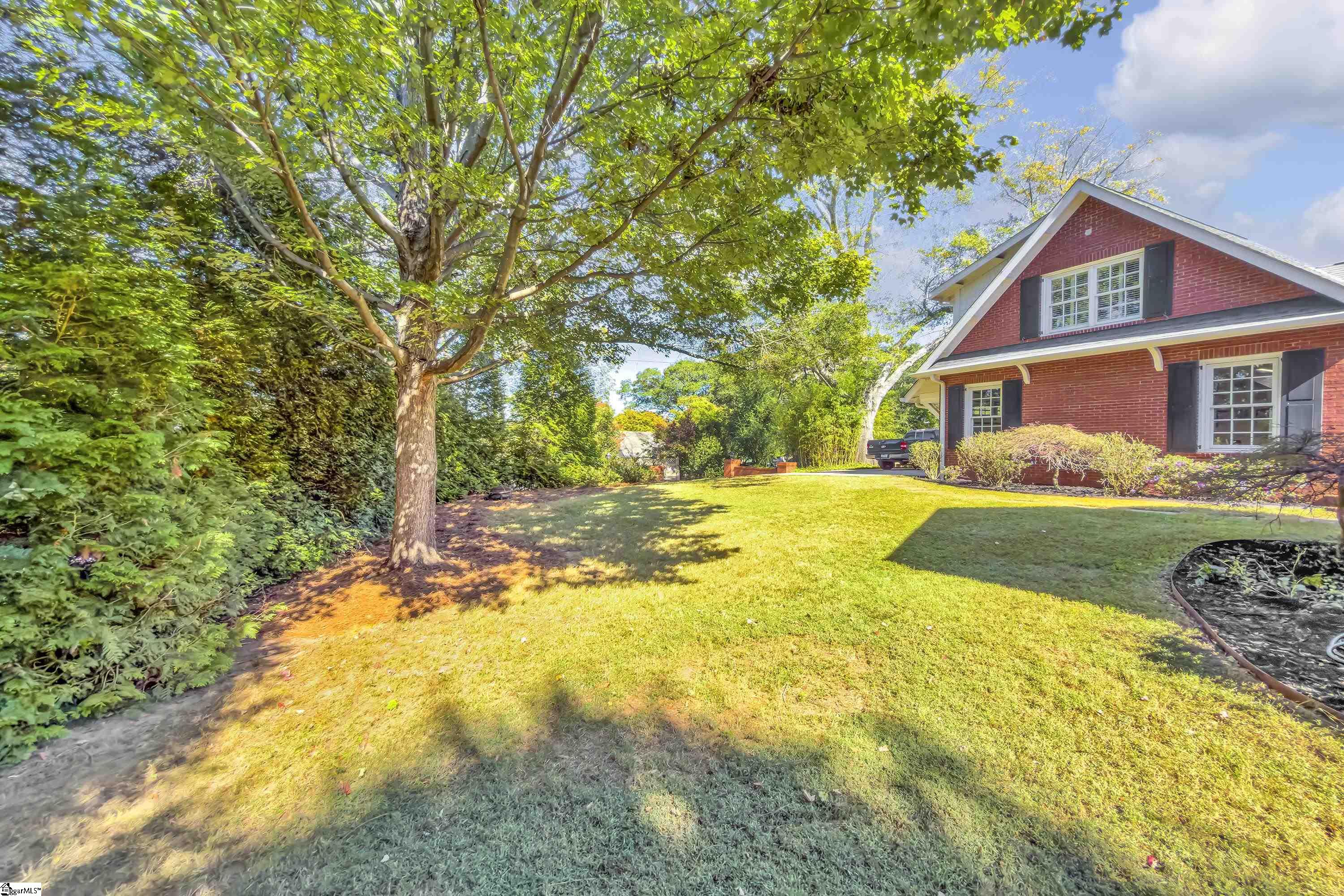 46 W Hillcrest Drive