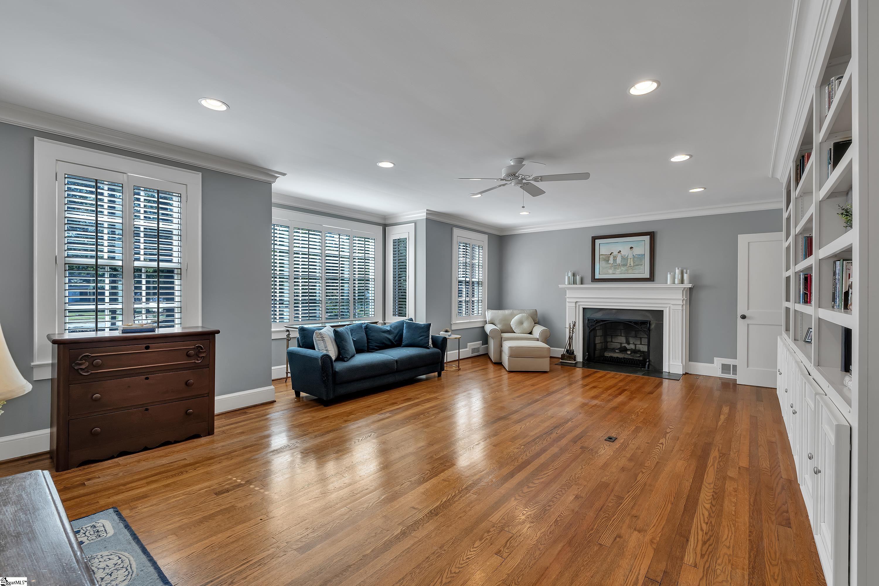 46 W Hillcrest Drive