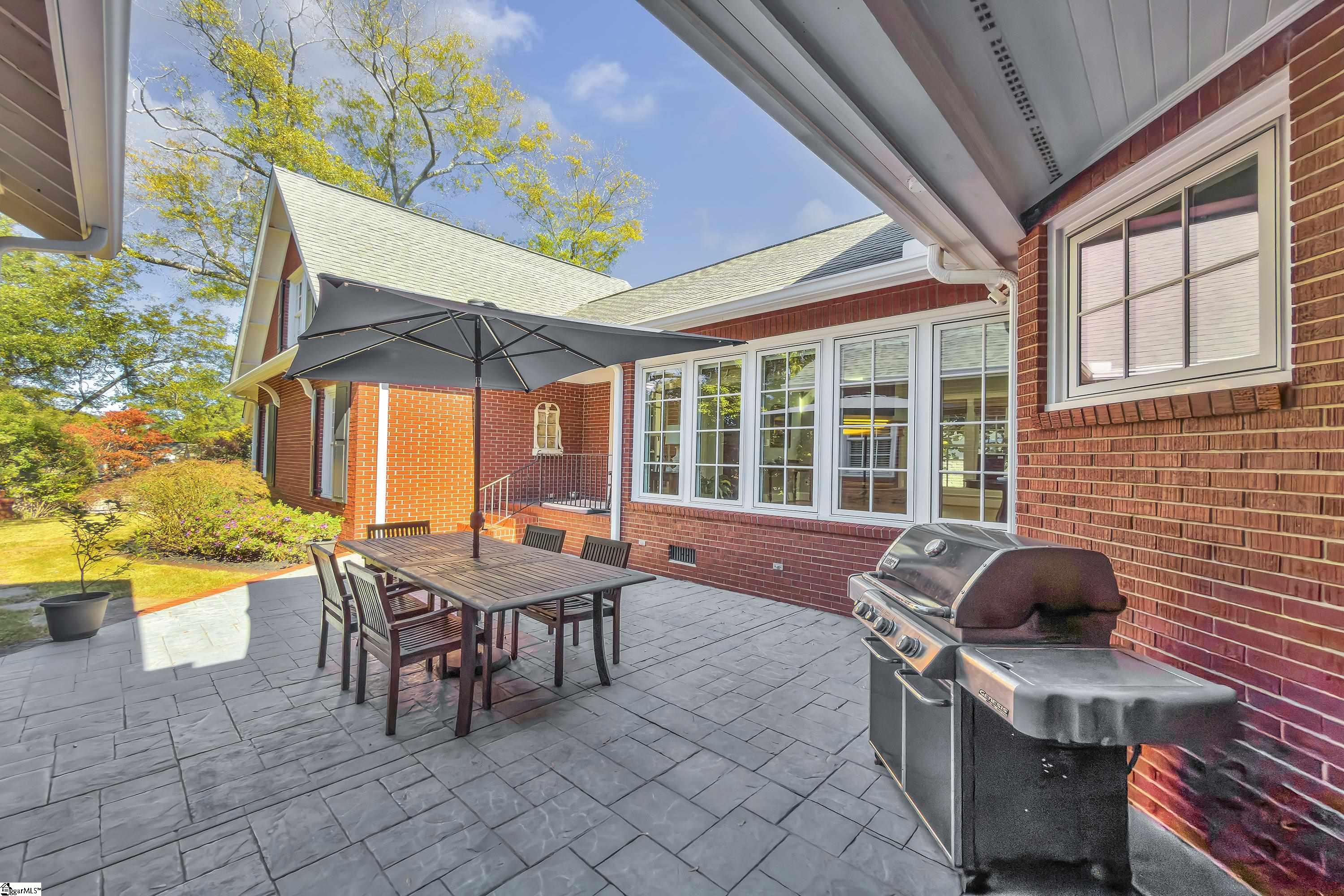 46 W Hillcrest Drive