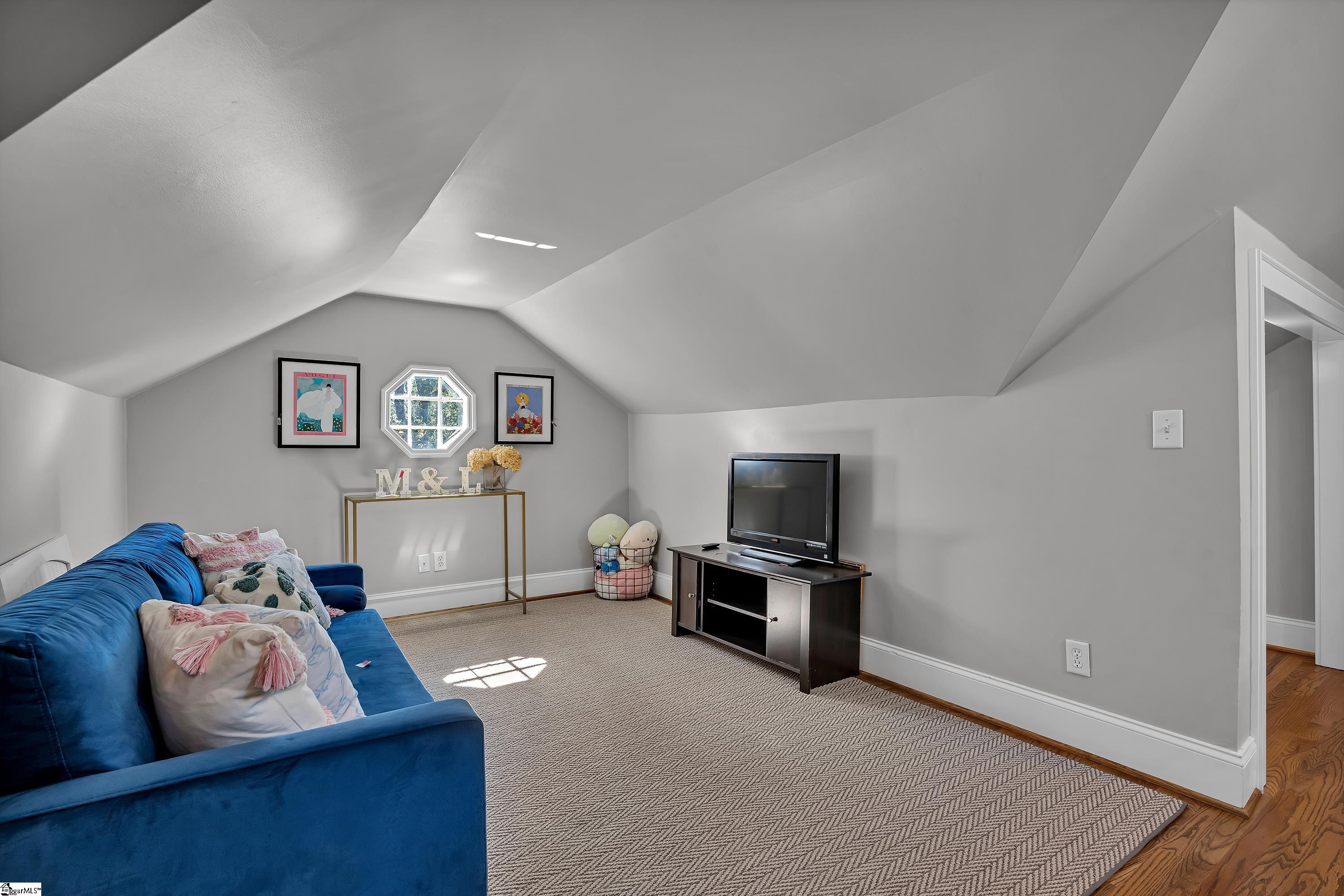 46 W Hillcrest Drive