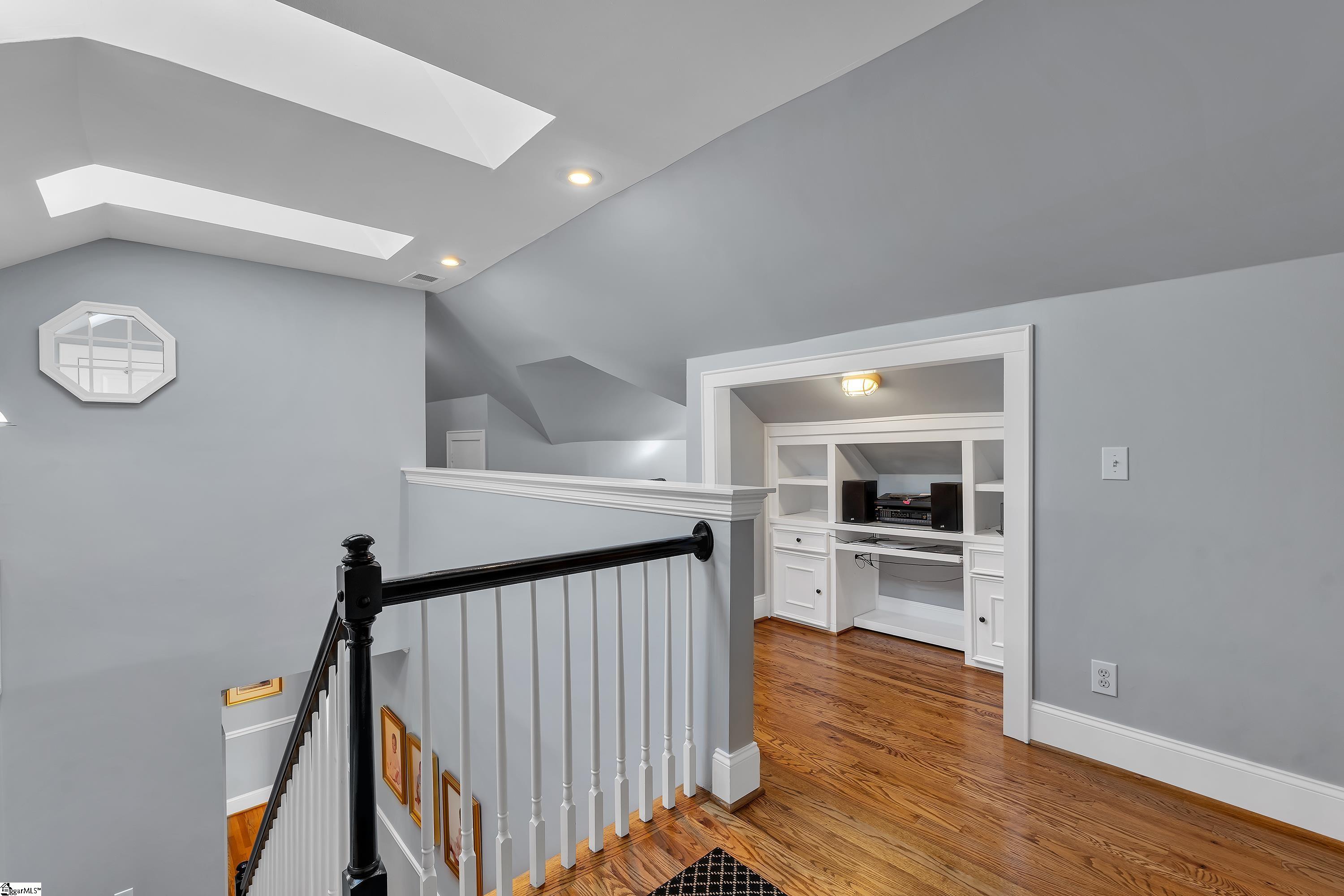 46 W Hillcrest Drive