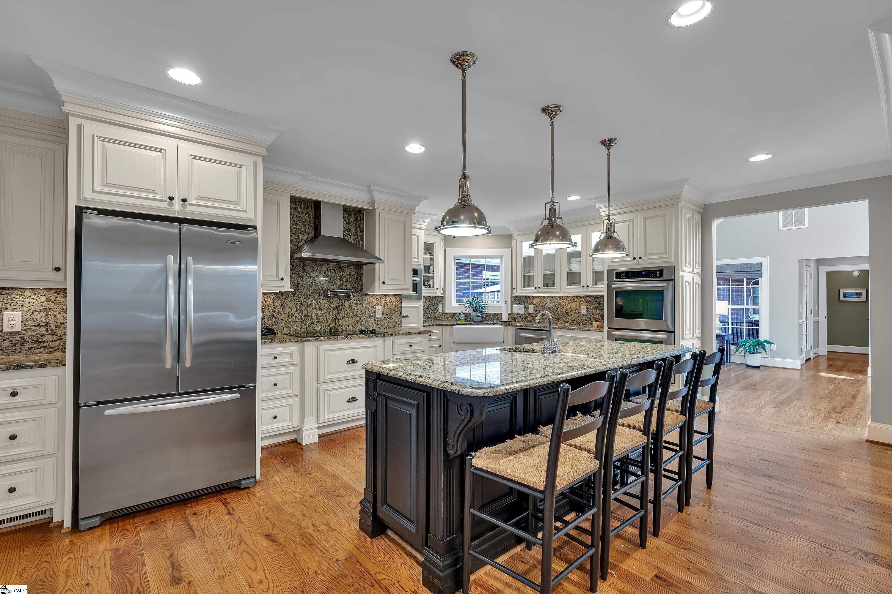 46 W Hillcrest Drive