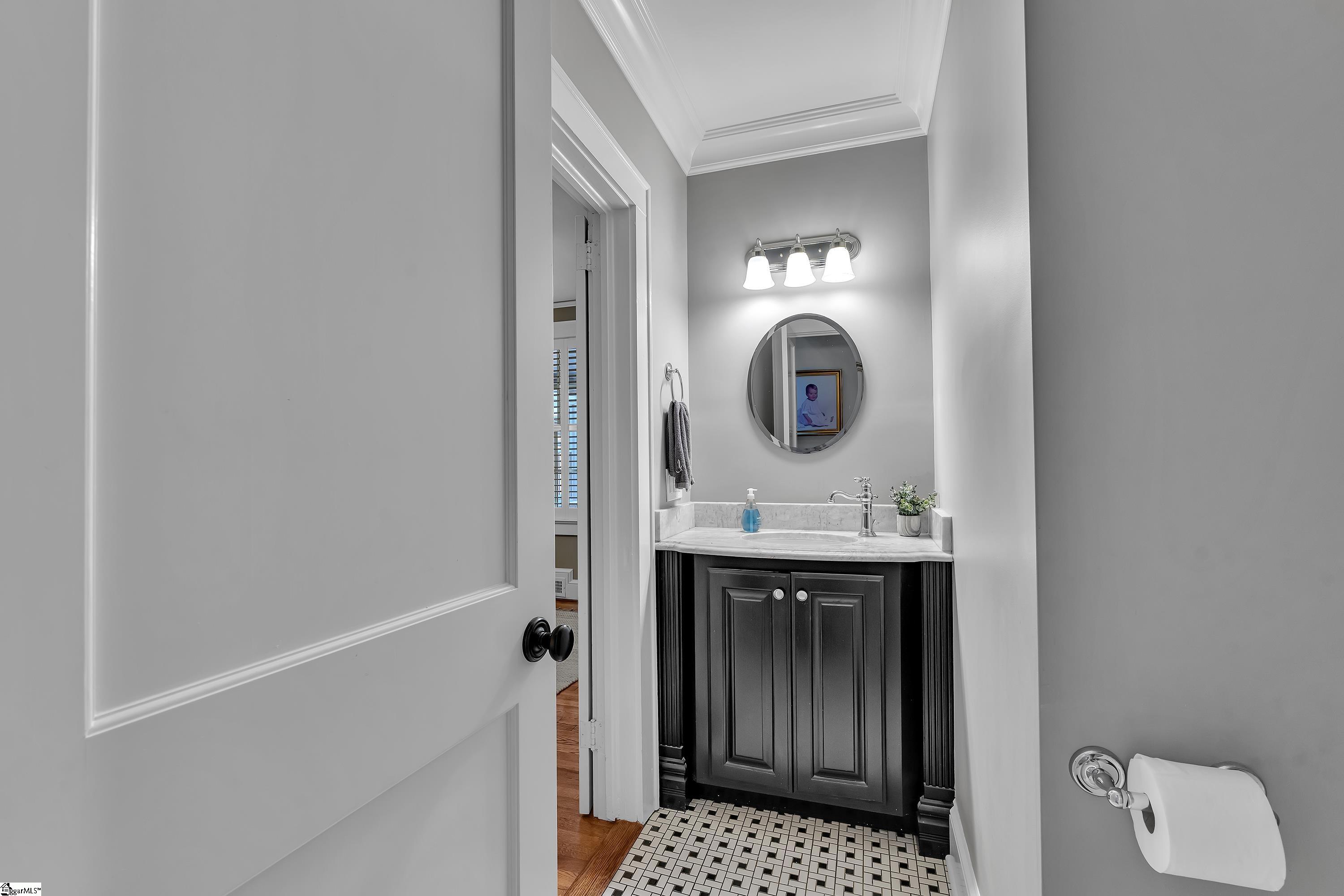 46 W Hillcrest Drive