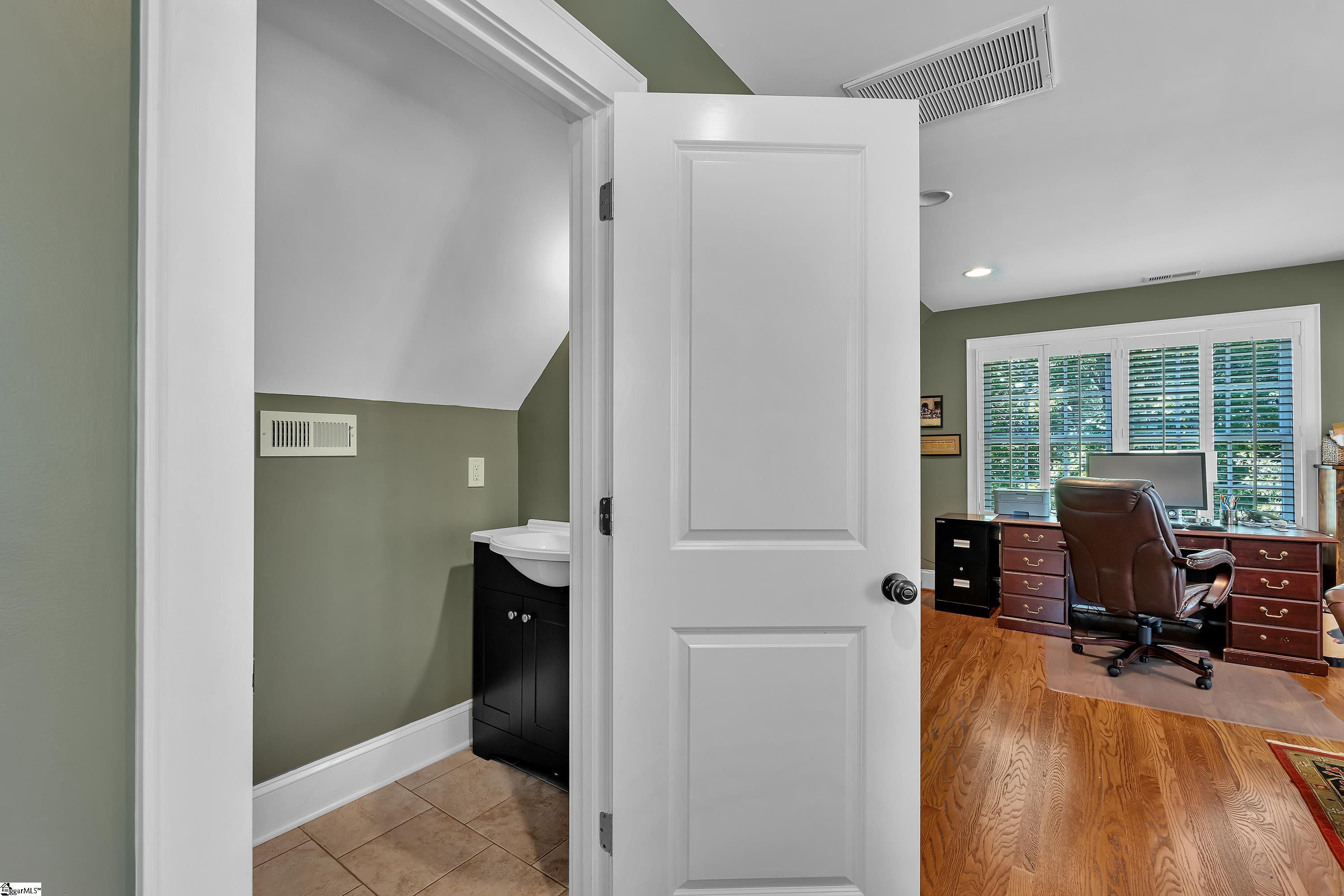 46 W Hillcrest Drive