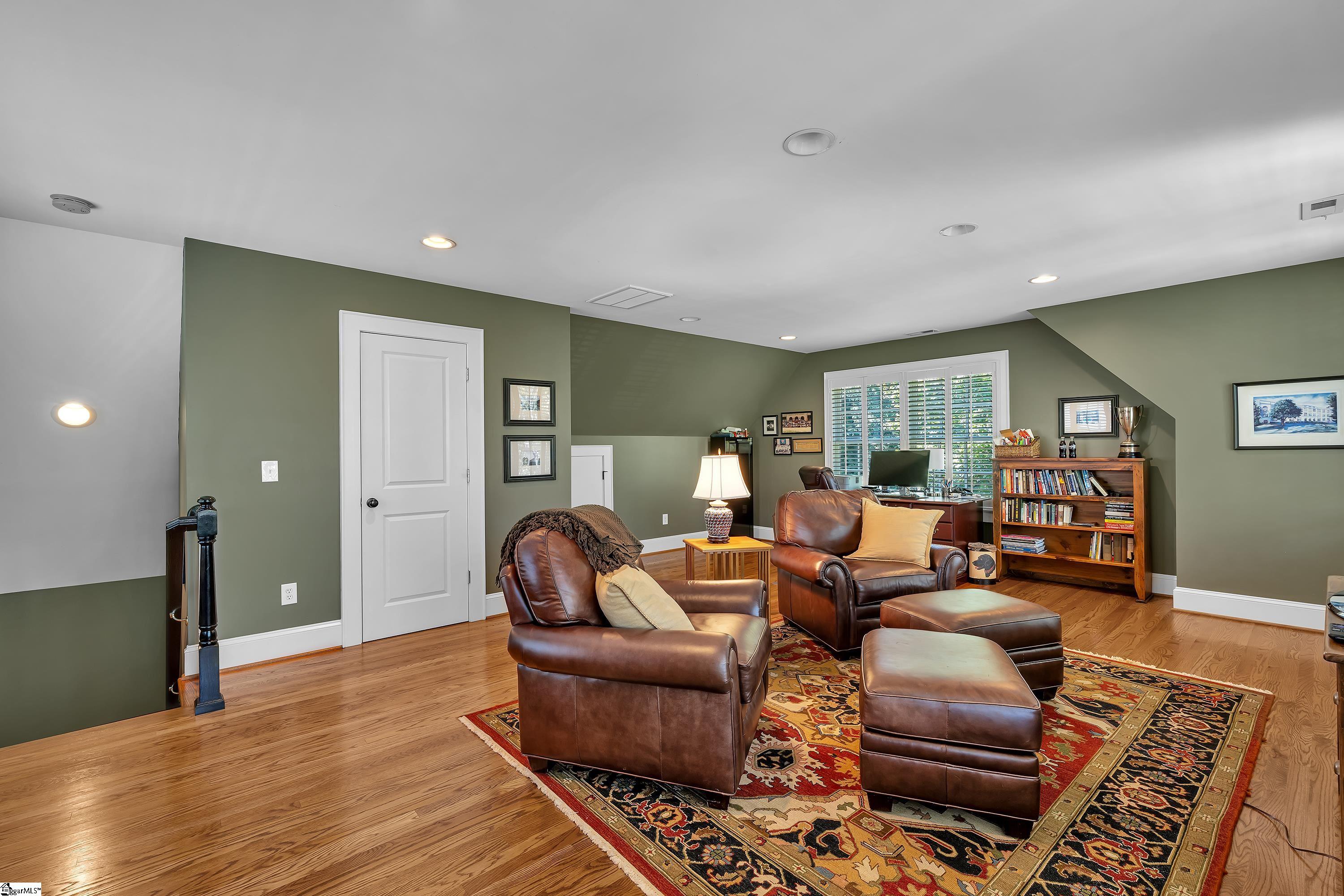 46 W Hillcrest Drive