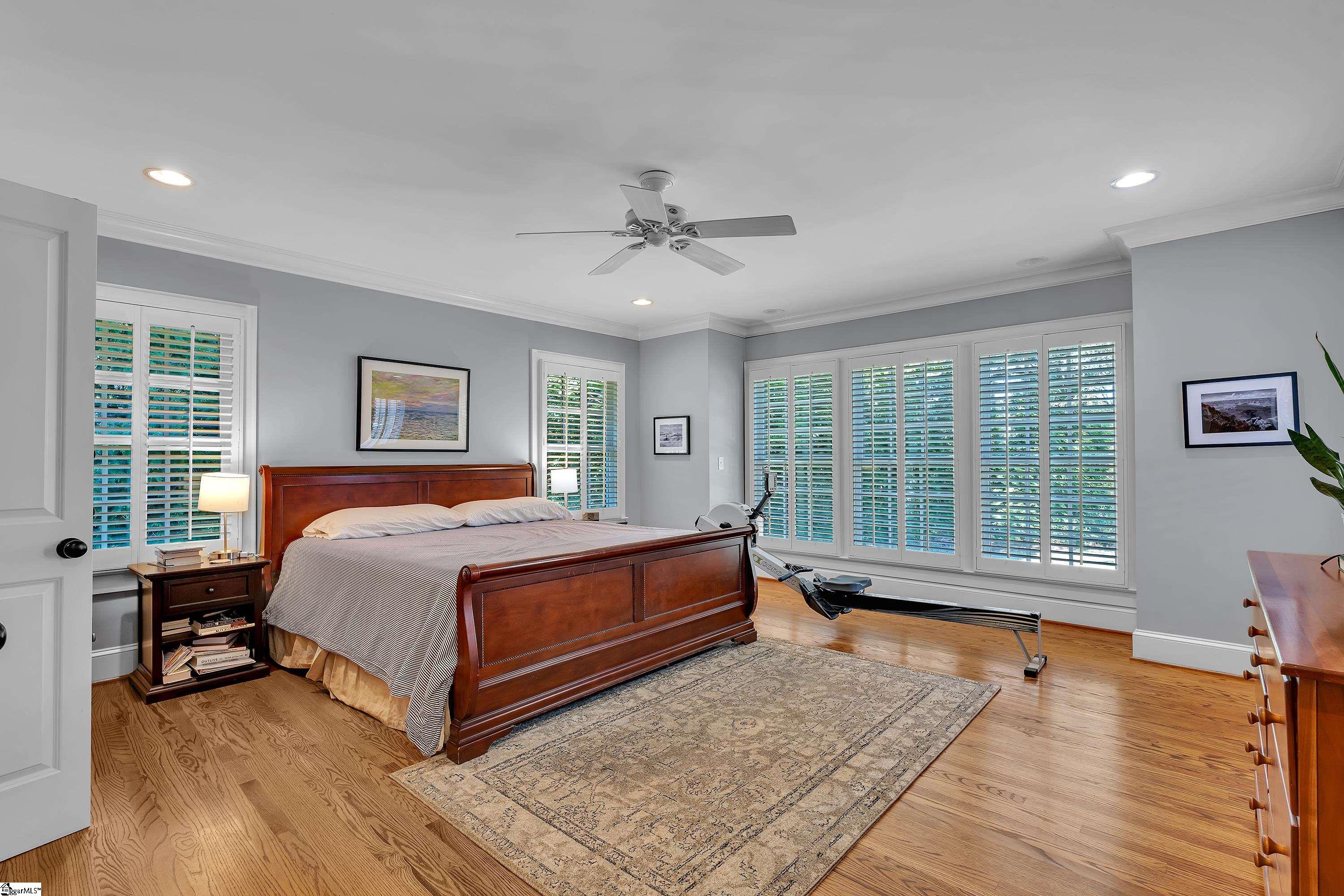 46 W Hillcrest Drive