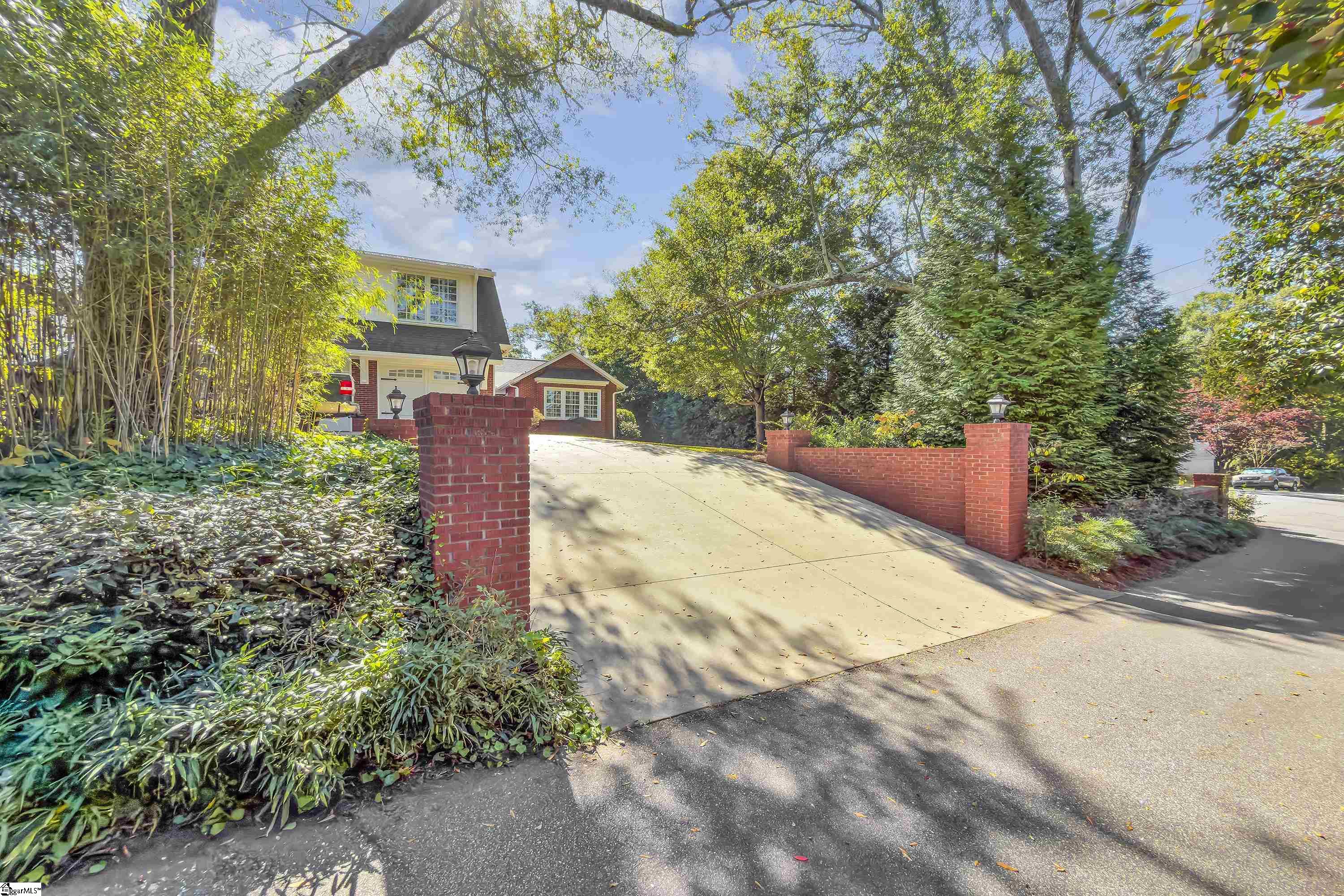 46 W Hillcrest Drive