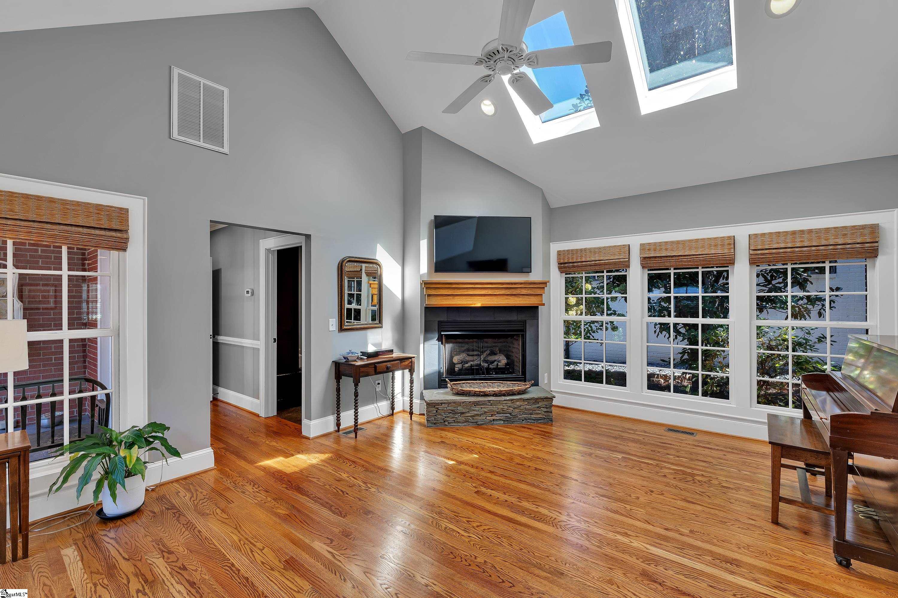 46 W Hillcrest Drive