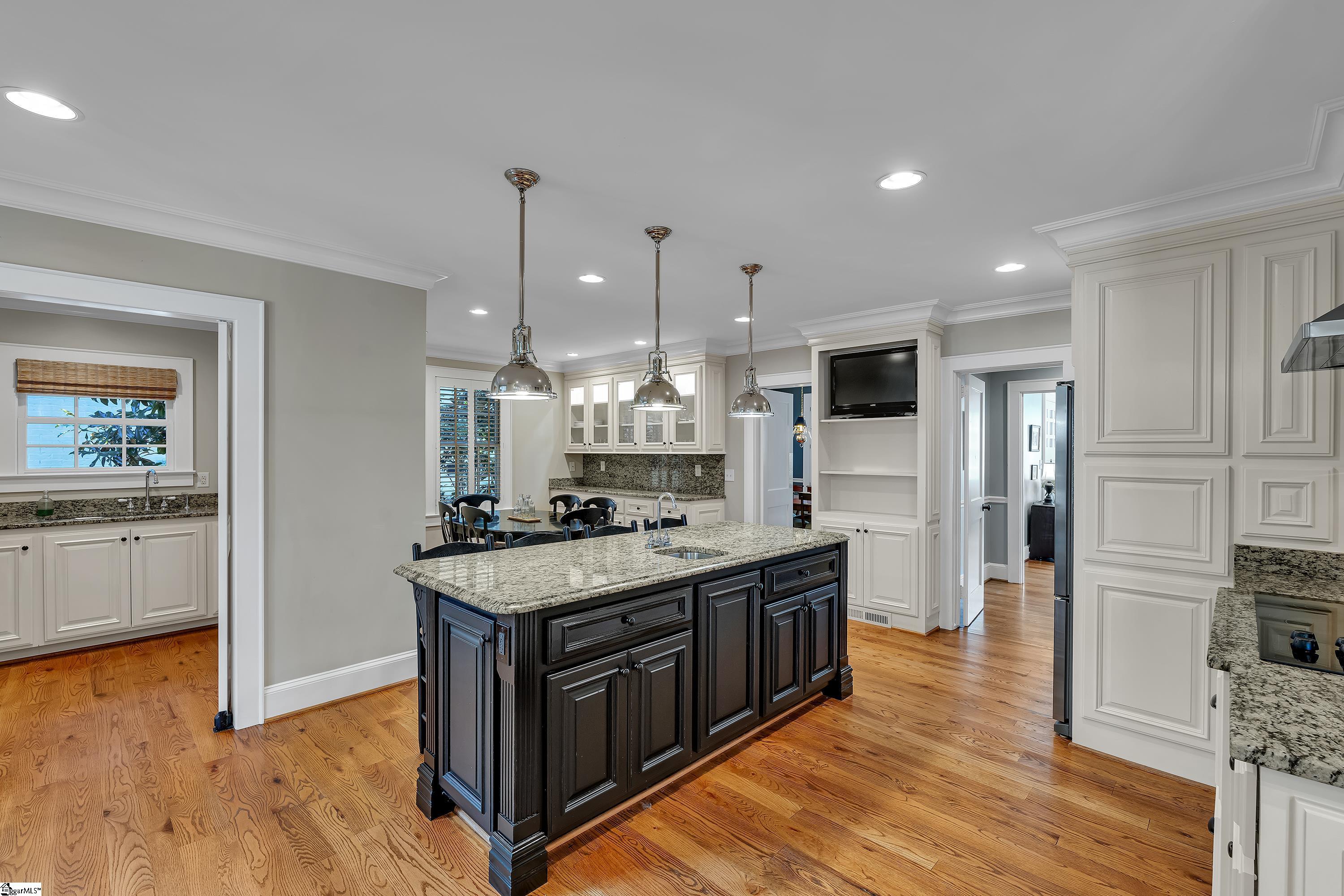 46 W Hillcrest Drive