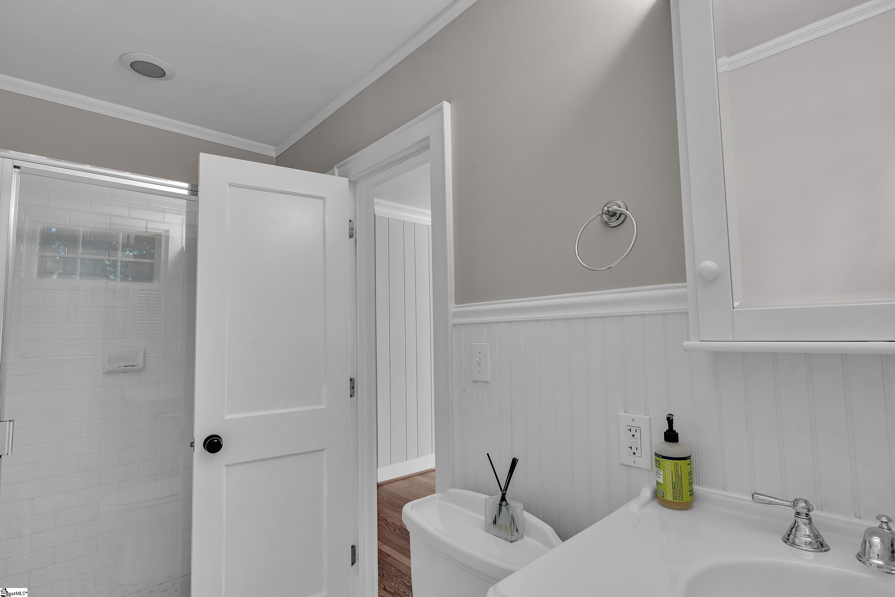 46 W Hillcrest Drive