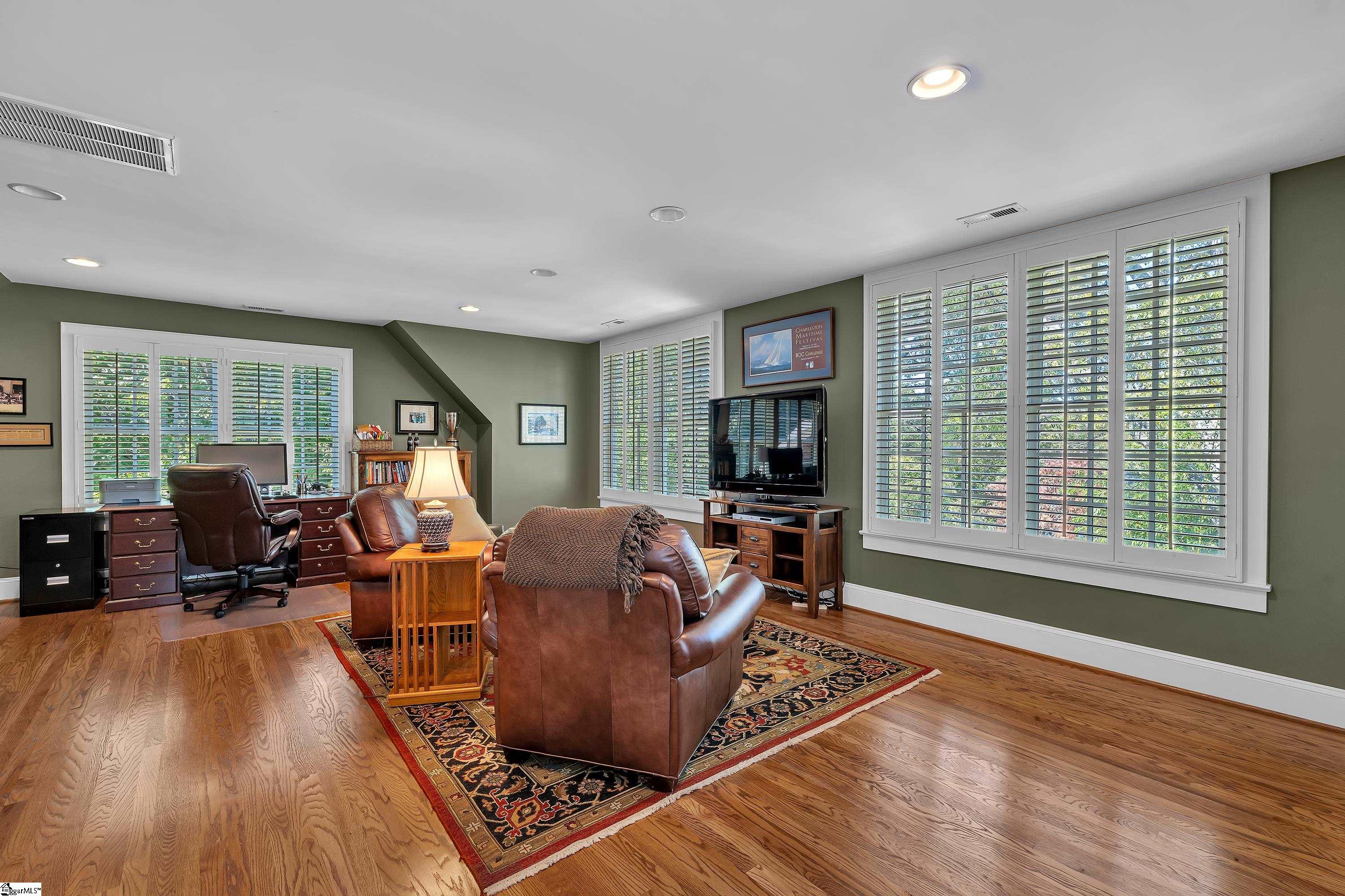 46 W Hillcrest Drive