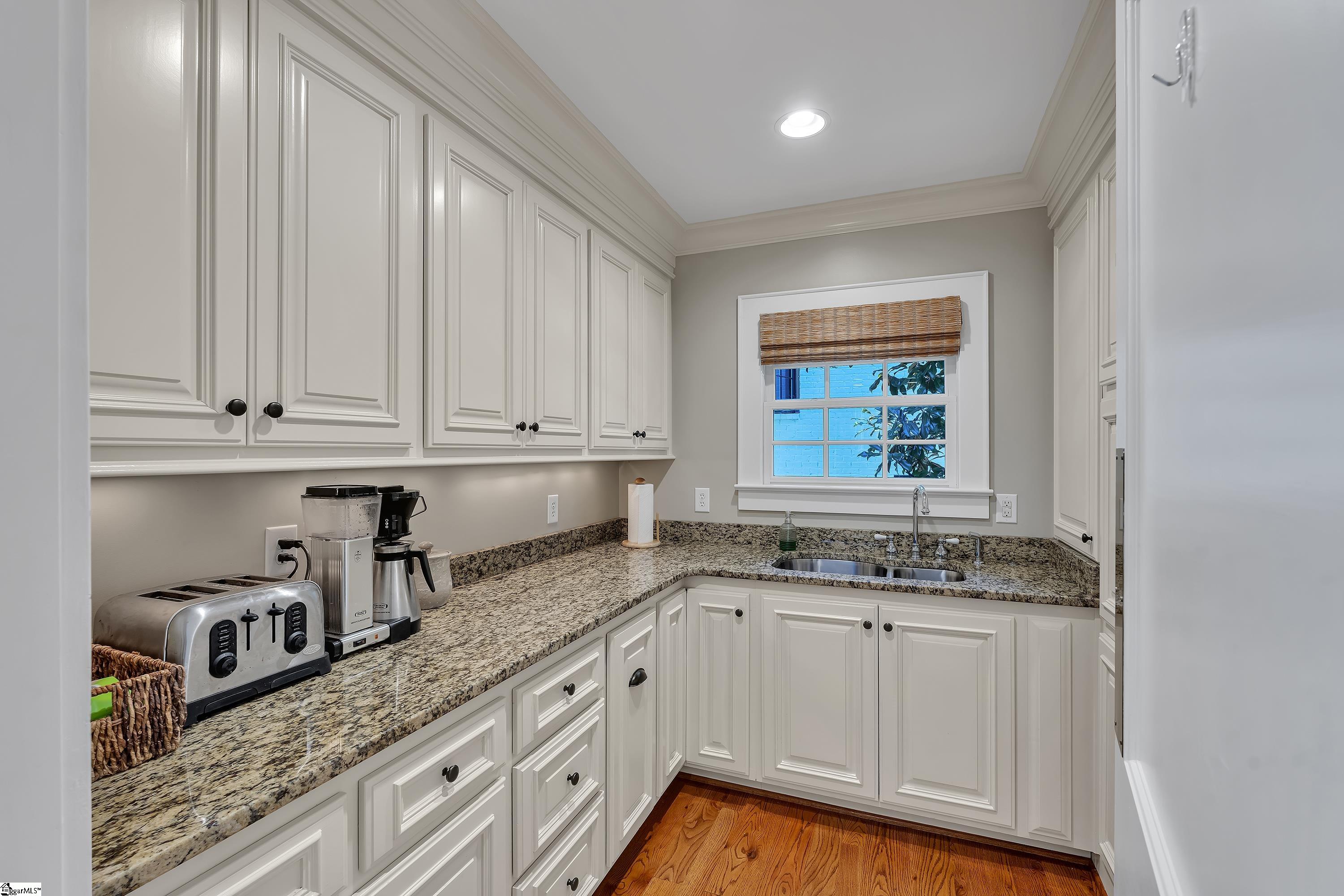 46 W Hillcrest Drive