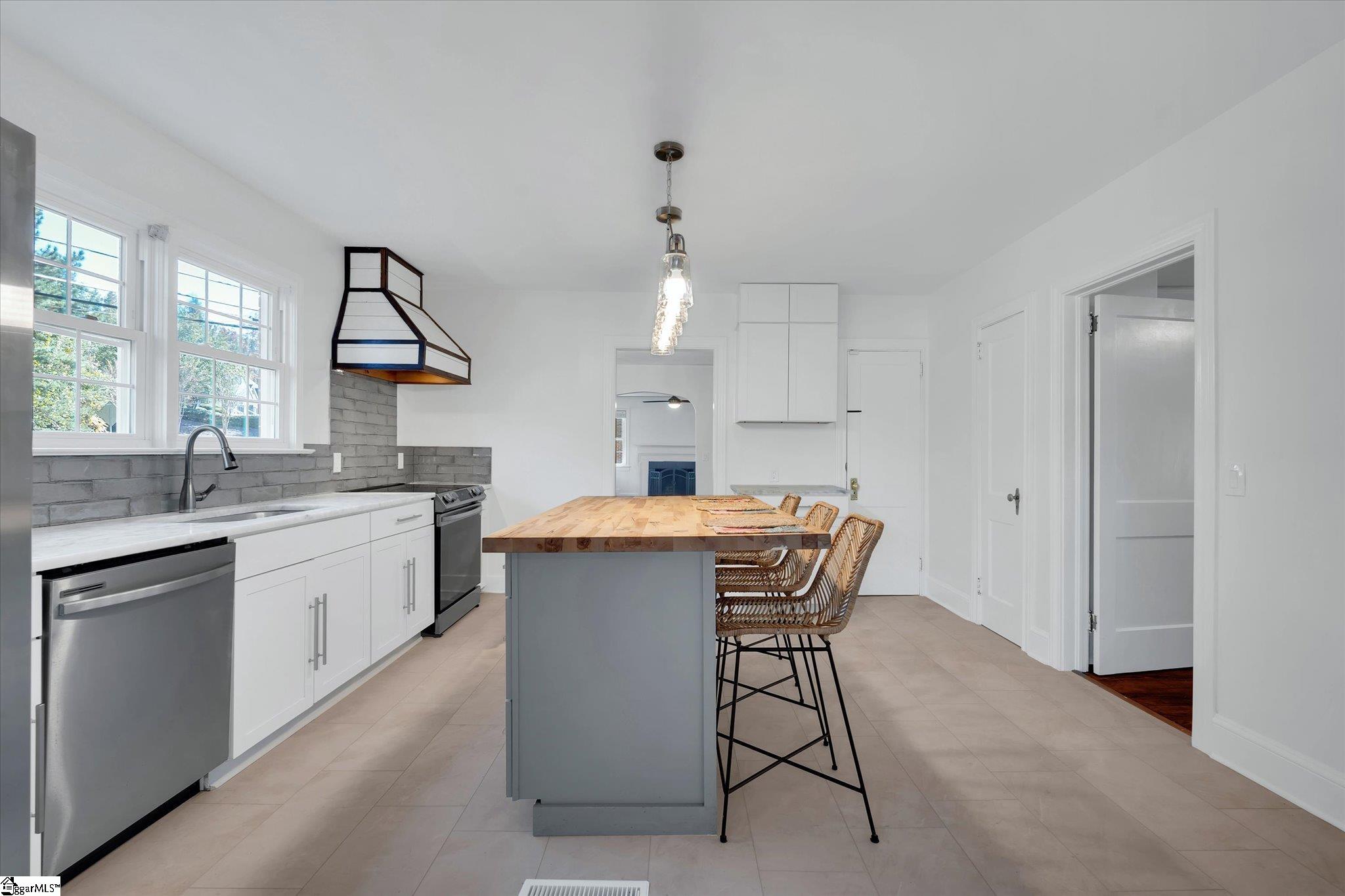 903 N A Street, Easley