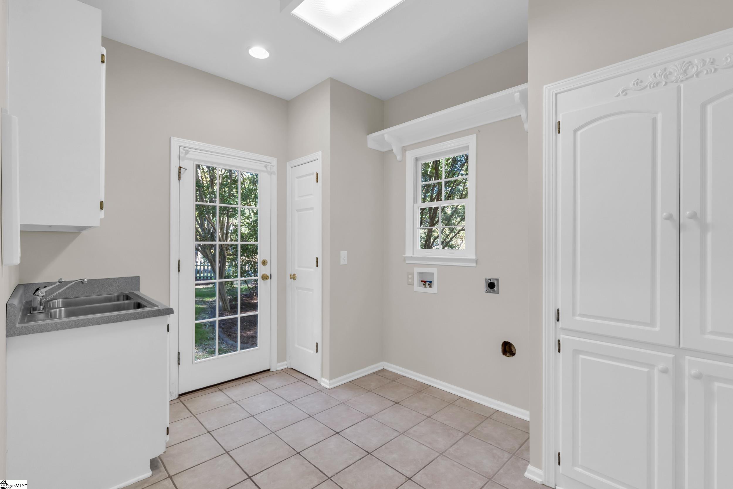 100 Bonwood Avenue, Simpsonville