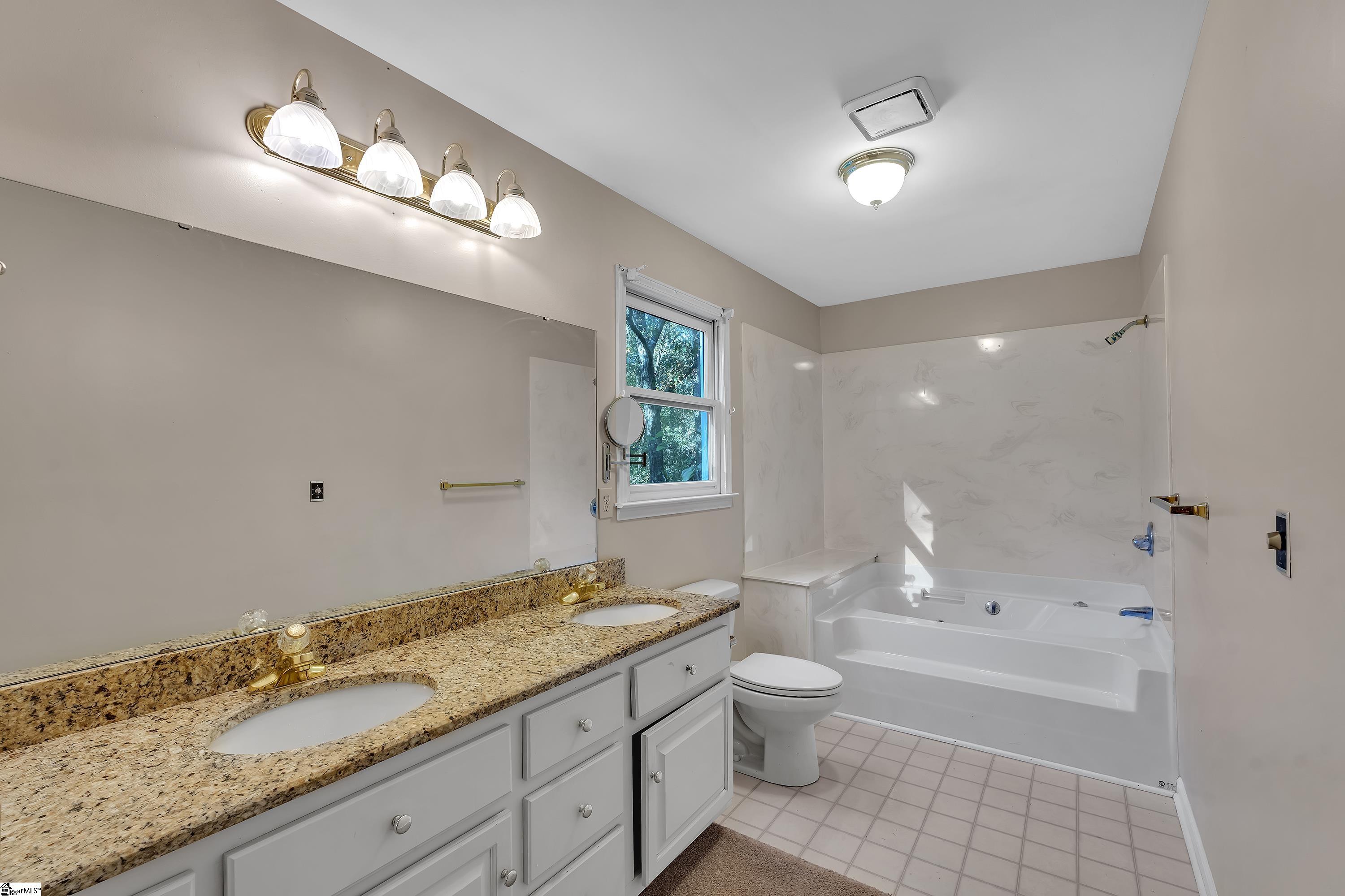 10 N Windward Court, Taylors