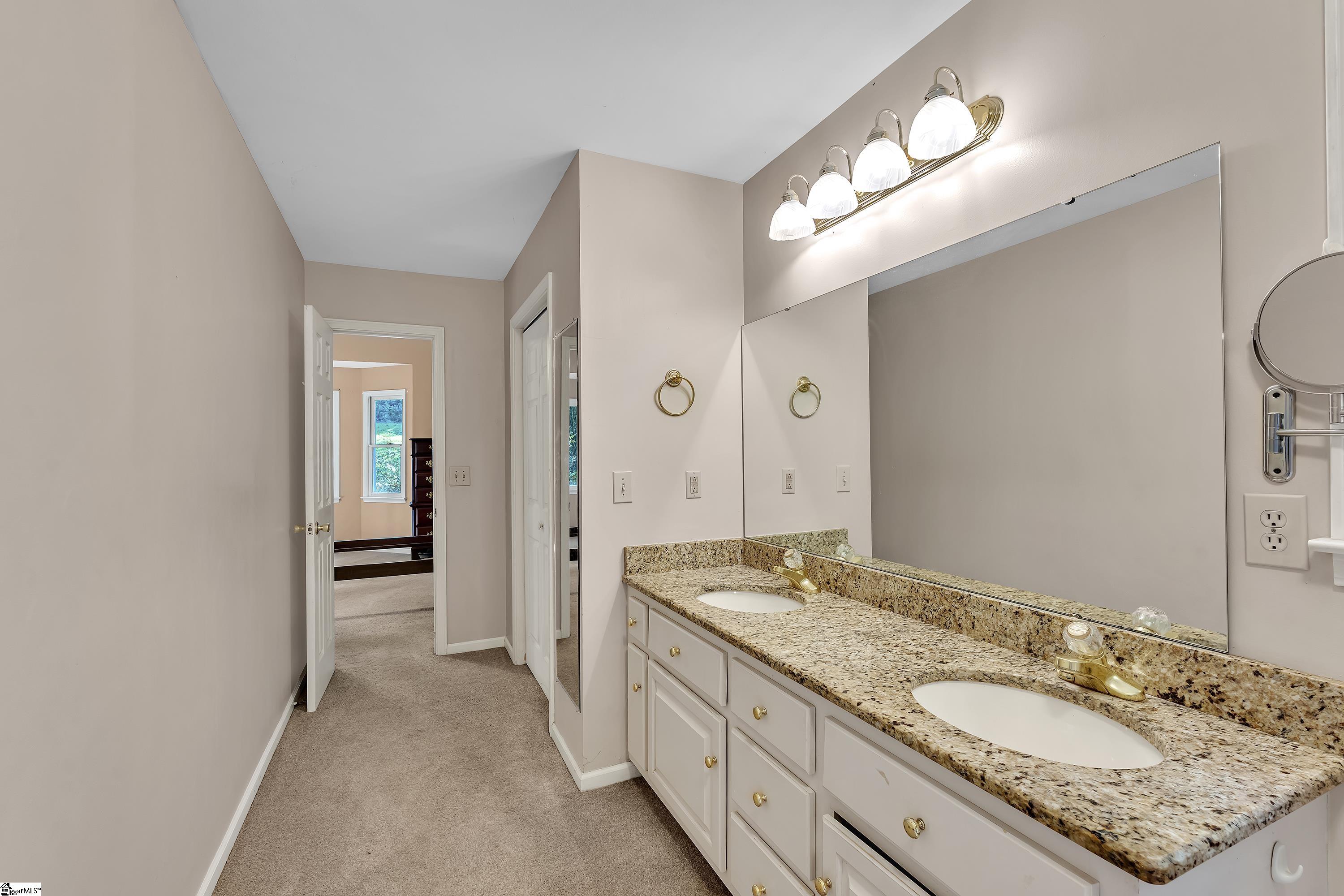 10 N Windward Court, Taylors