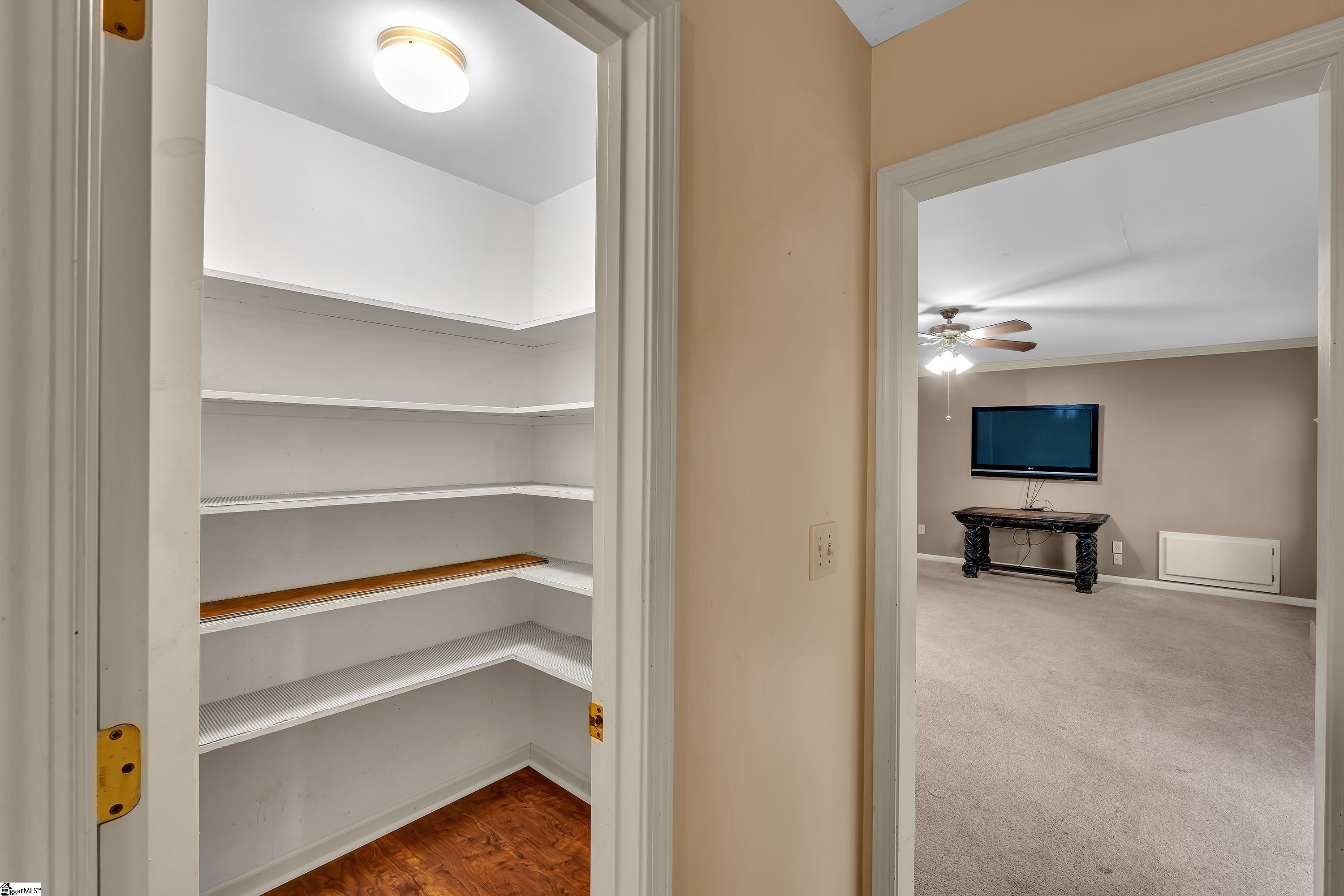 10 N Windward Court, Taylors