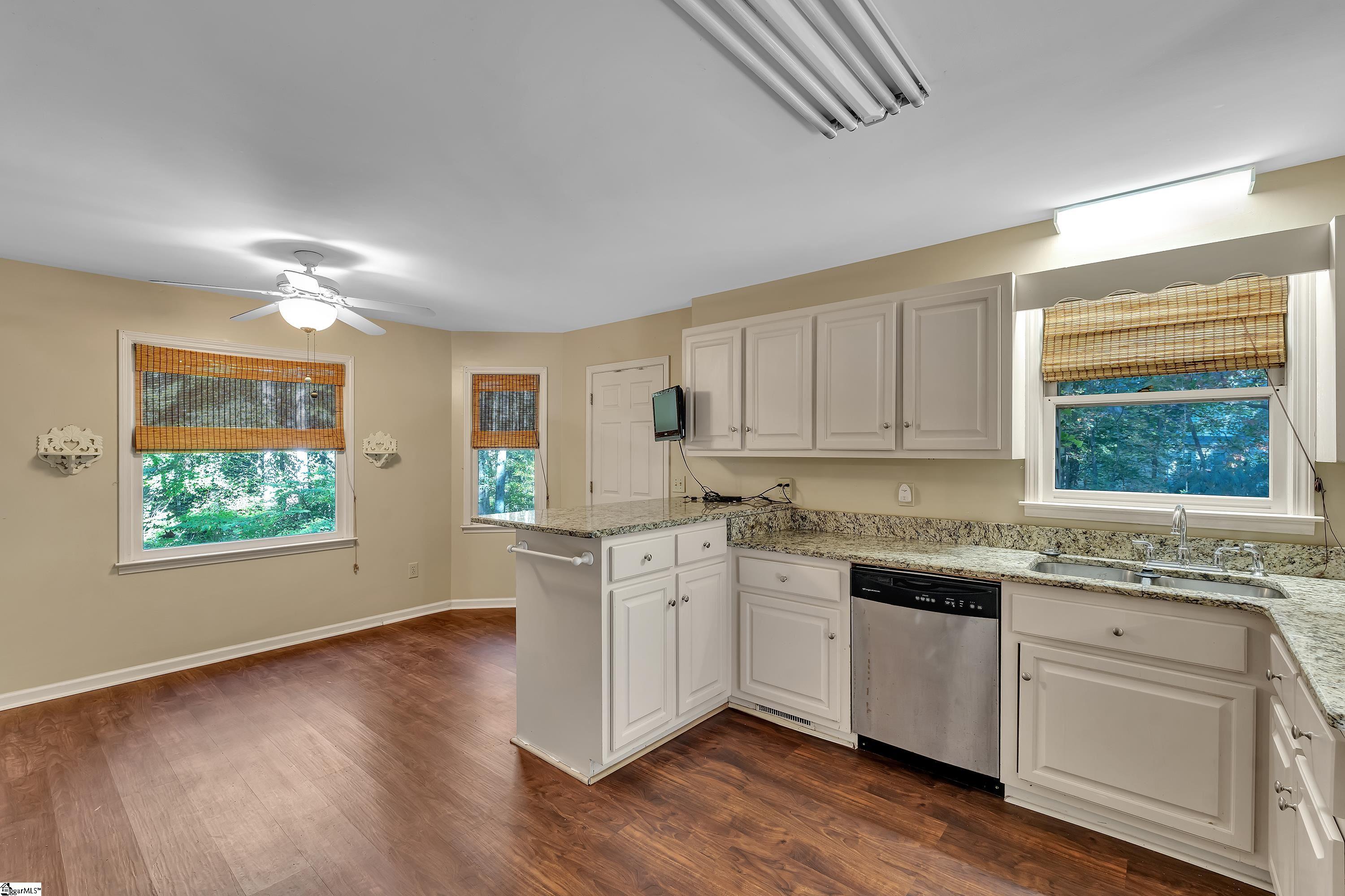 10 N Windward Court, Taylors