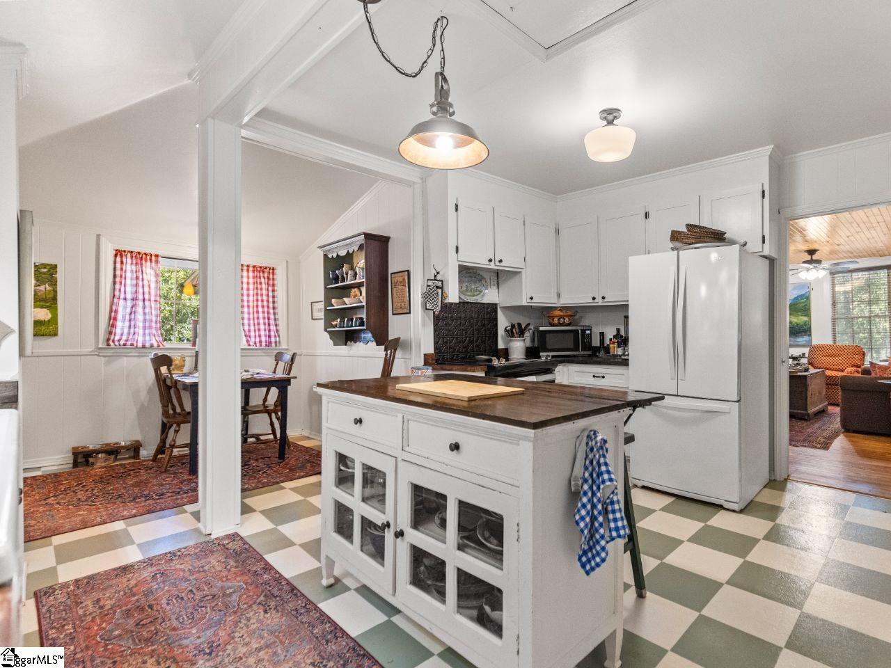 102 Lakemont Road, Cleveland