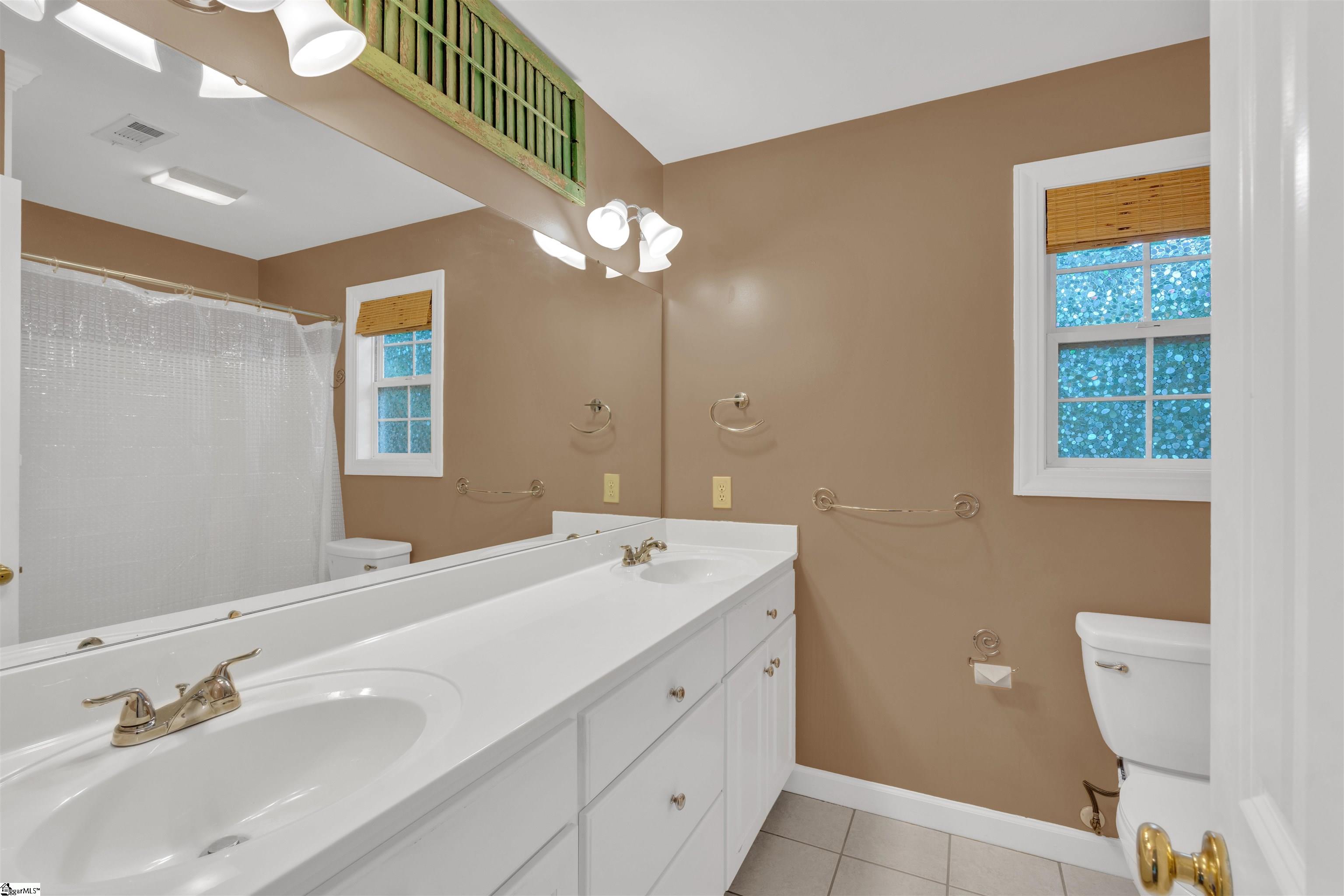 1038 Summit Drive, Greenville