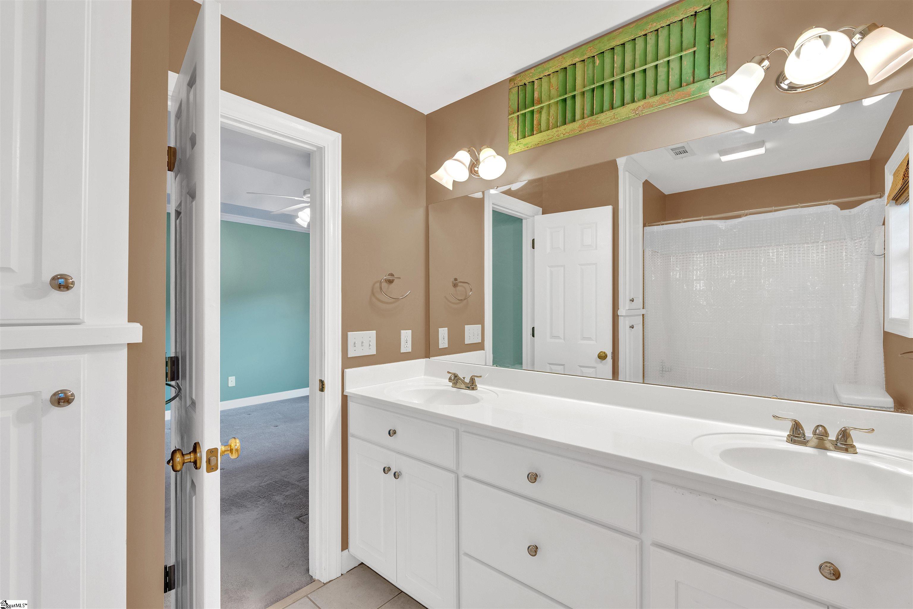 1038 Summit Drive, Greenville