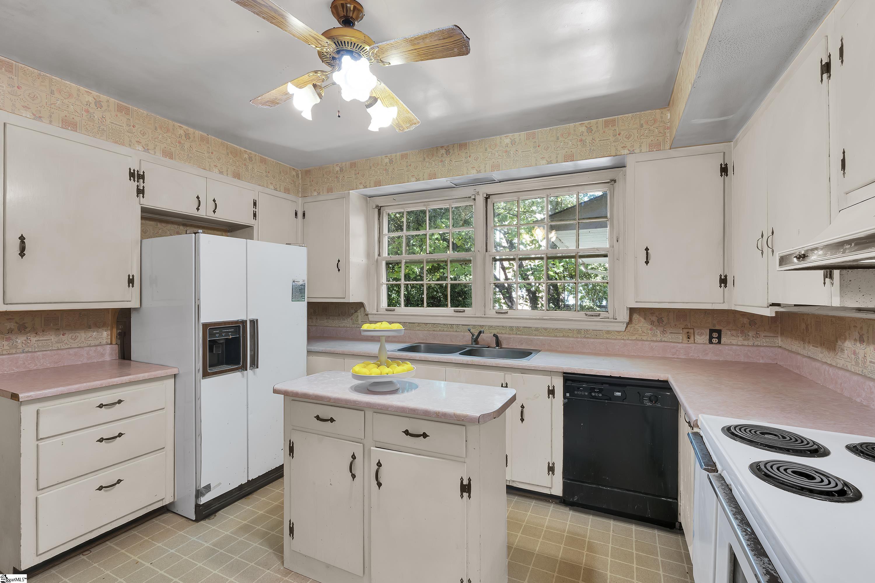 303 N B Street, Easley