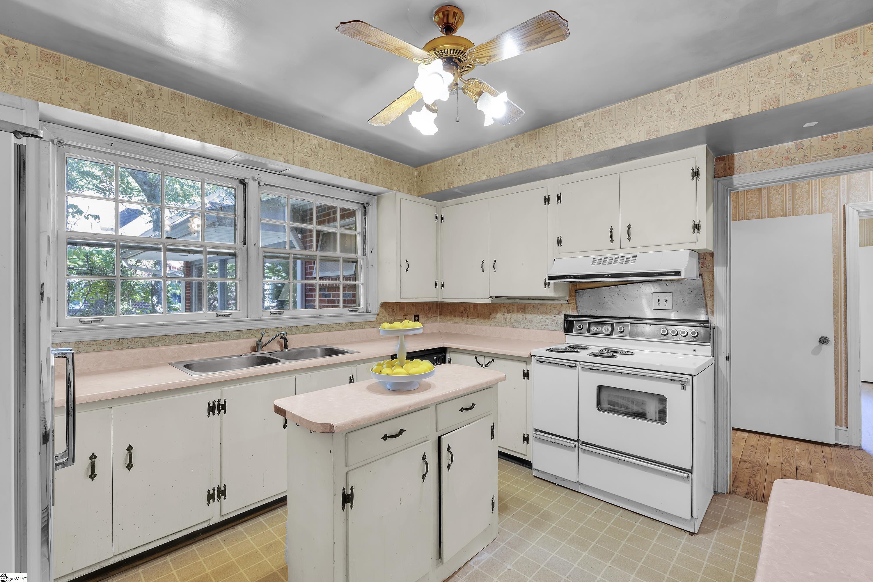 303 N B Street, Easley