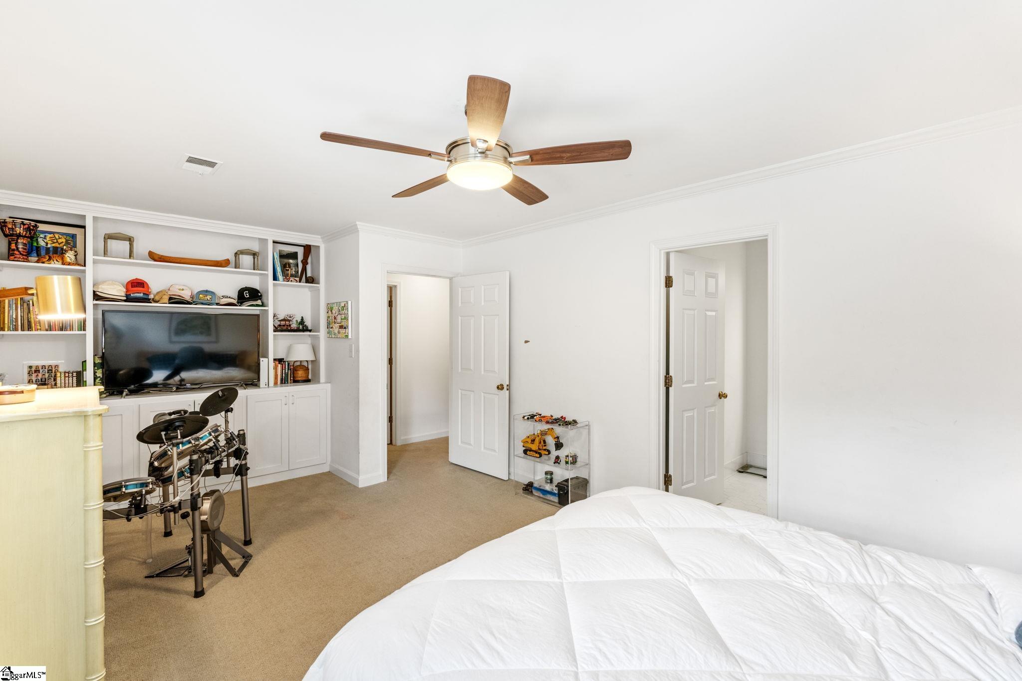 300 E Broad Street Unit 10, Greenville Unit: Unit 10