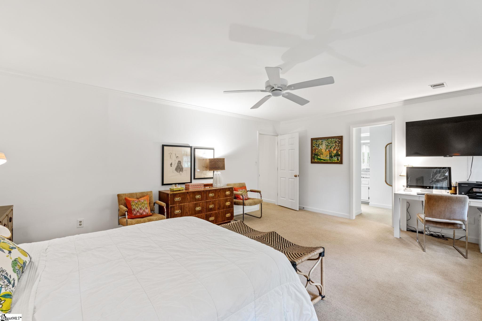 300 E Broad Street Unit 10, Greenville Unit: Unit 10