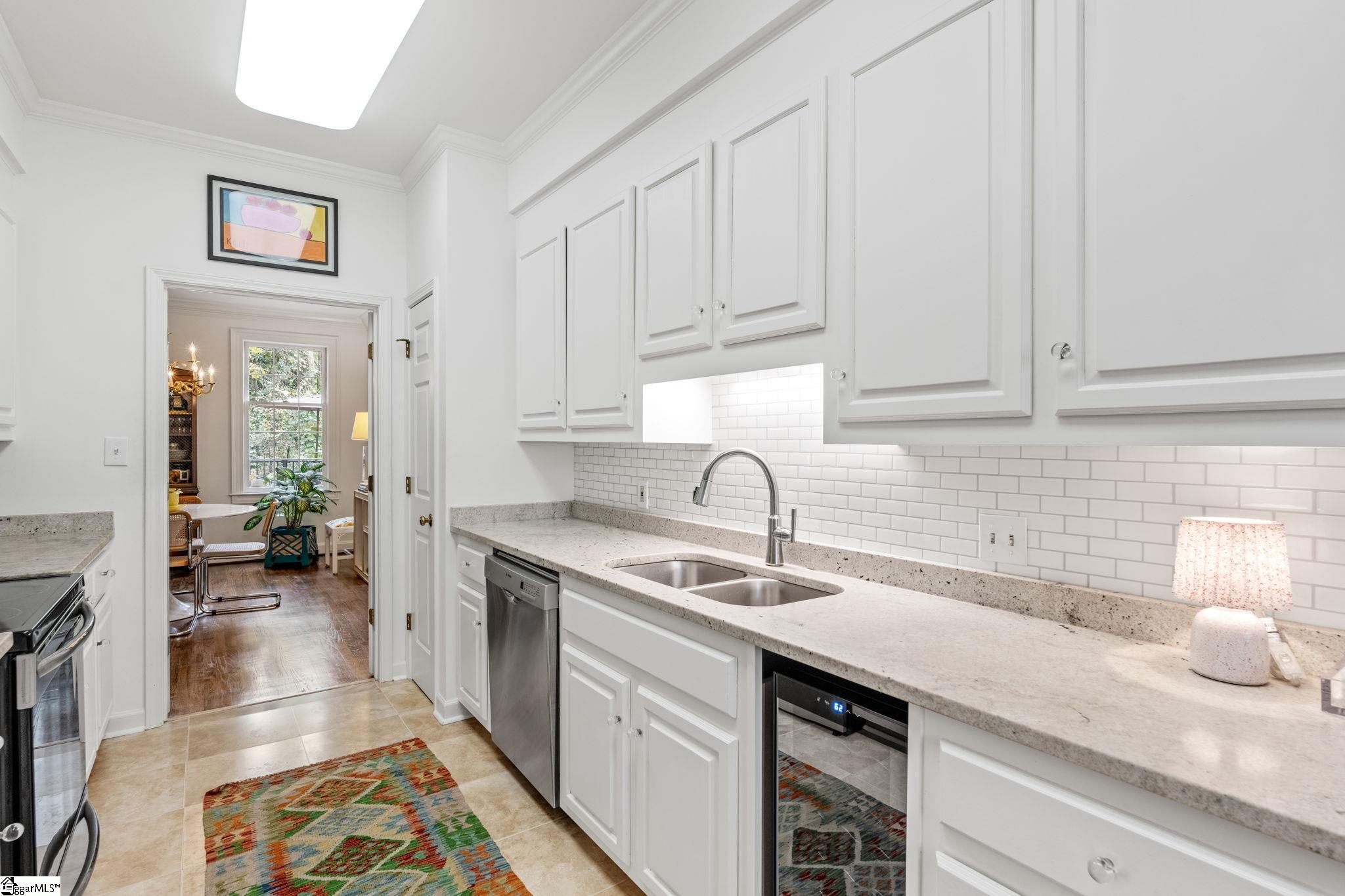 300 E Broad Street Unit 10, Greenville Unit: Unit 10