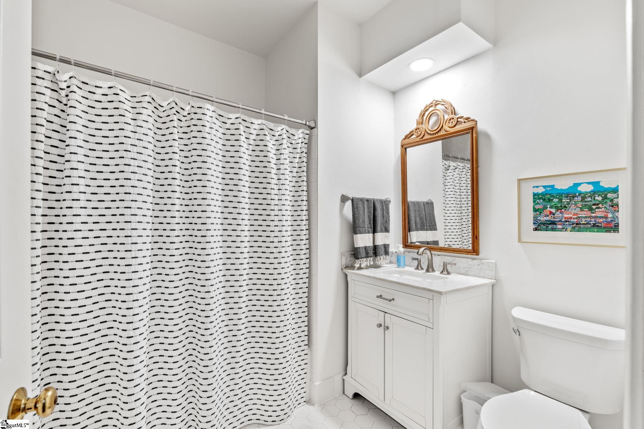 300 E Broad Street Unit 10, Greenville Unit: Unit 10