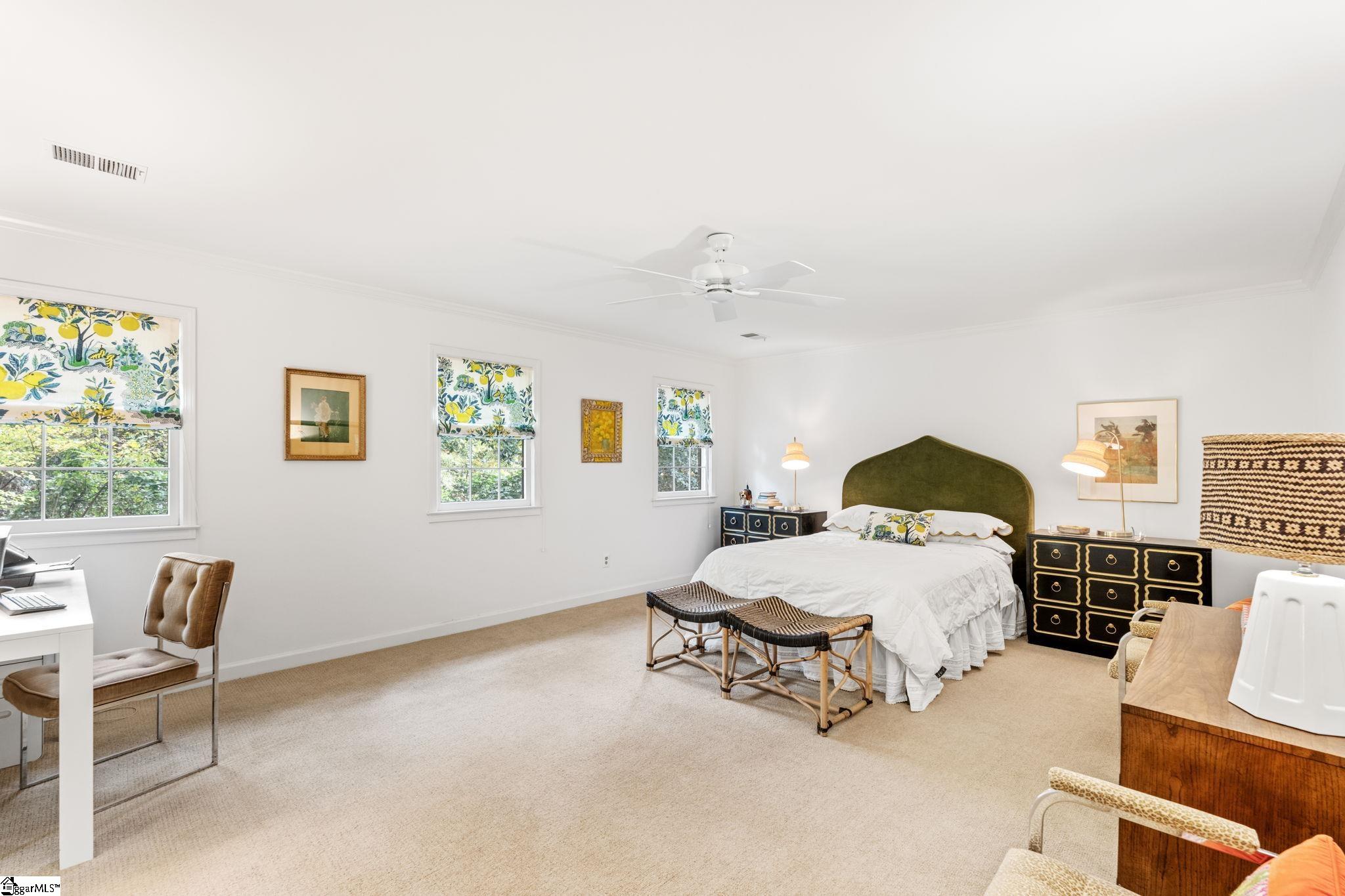 300 E Broad Street Unit 10, Greenville Unit: Unit 10