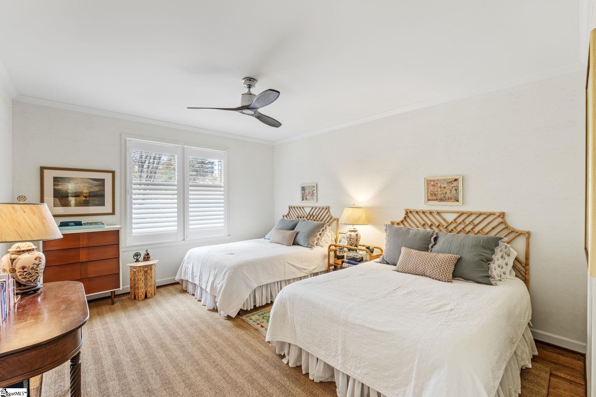 300 E Broad Street Unit 10, Greenville Unit: Unit 10