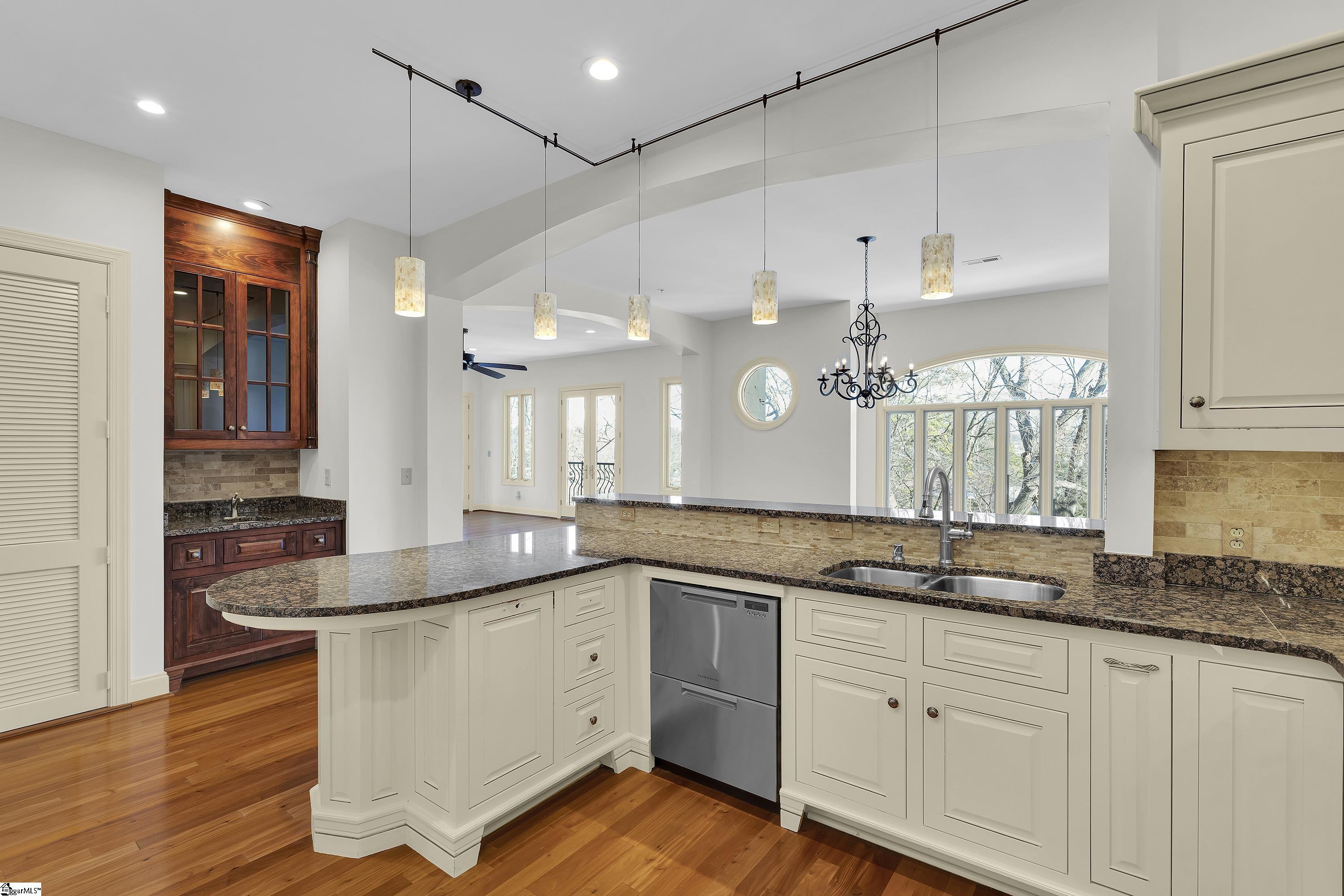 1209 E Washington Street Unit 401