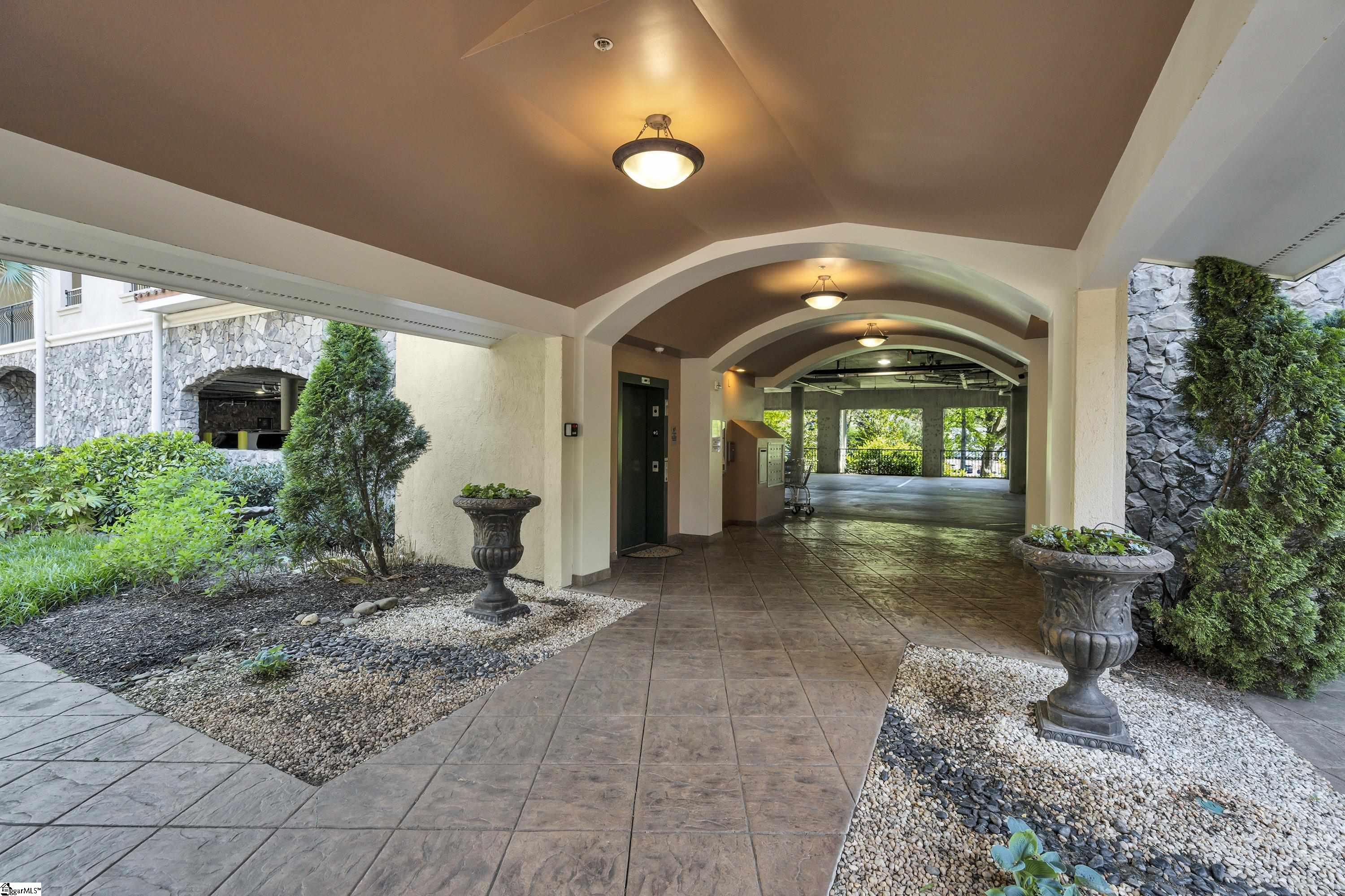 1209 E Washington Street Unit 401