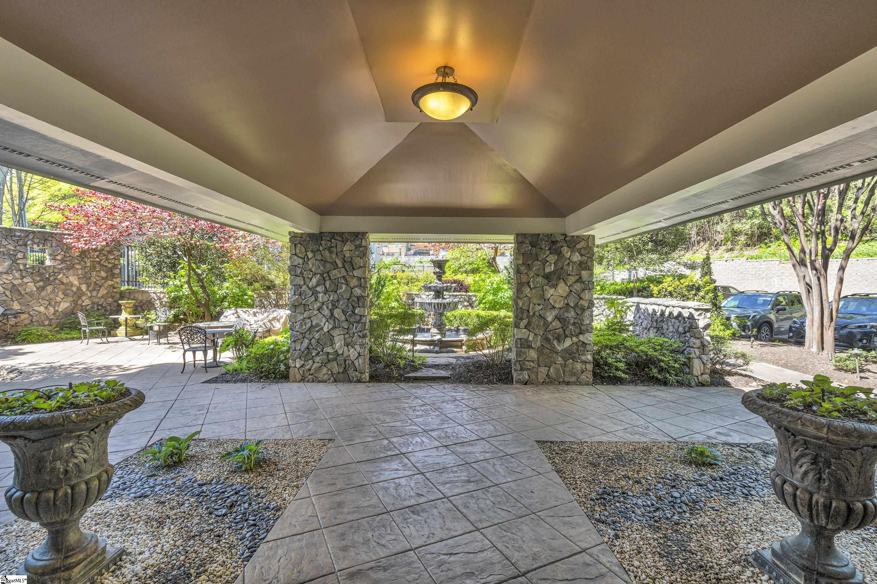 1209 E Washington Street Unit 401